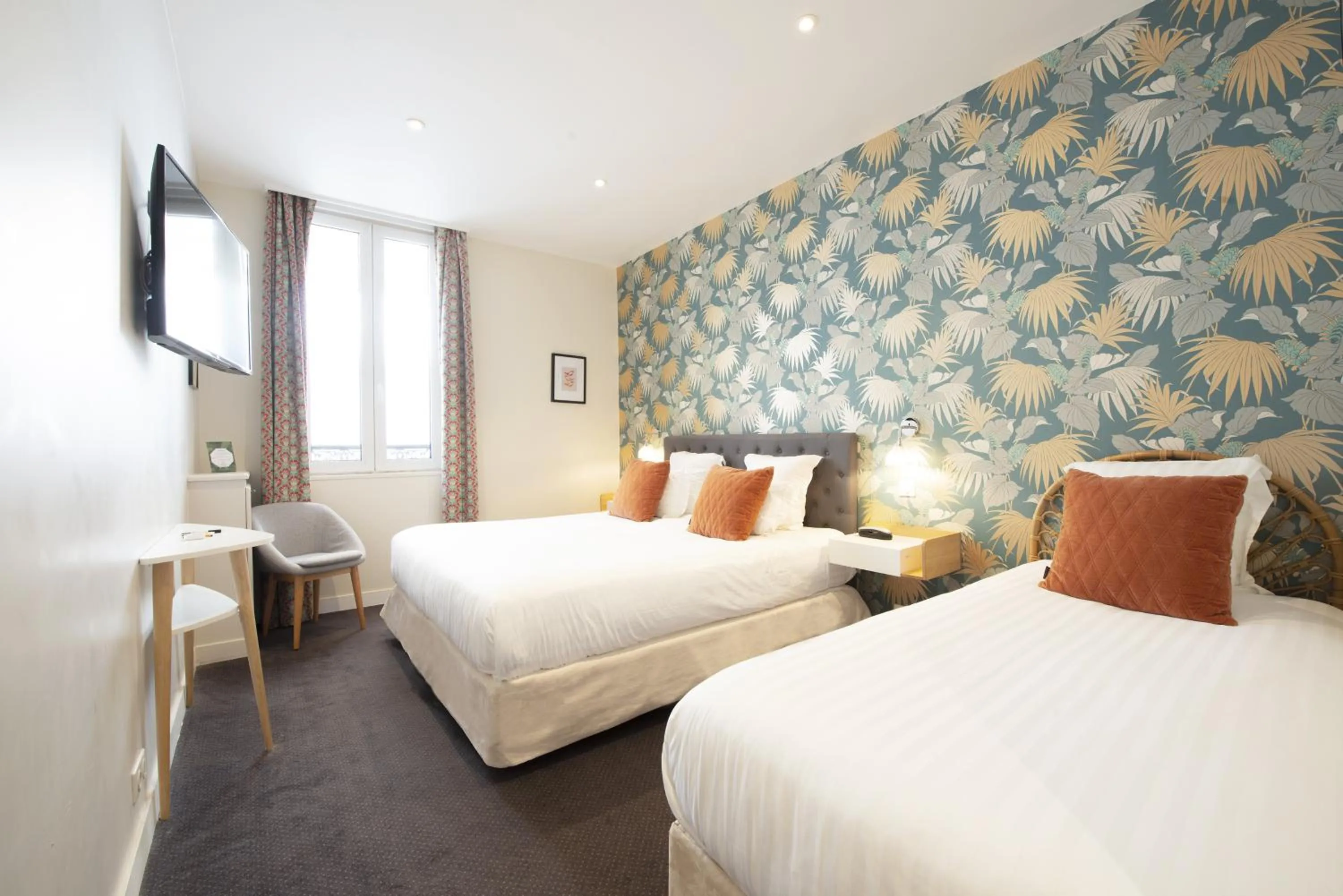 Bedroom in Hôtel des Batignolles