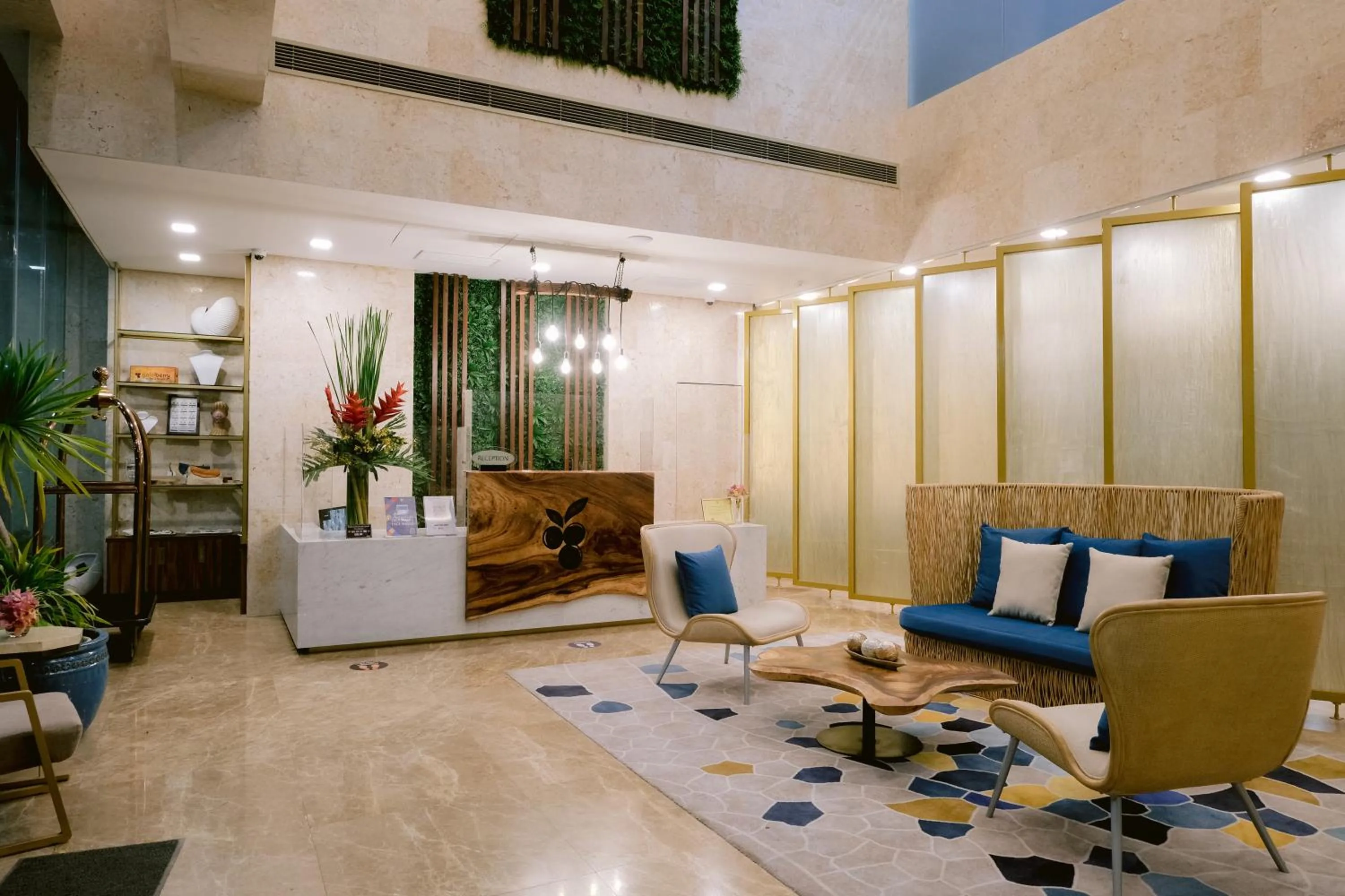 Lobby or reception in Goldberry Suites and Hotel Cebu