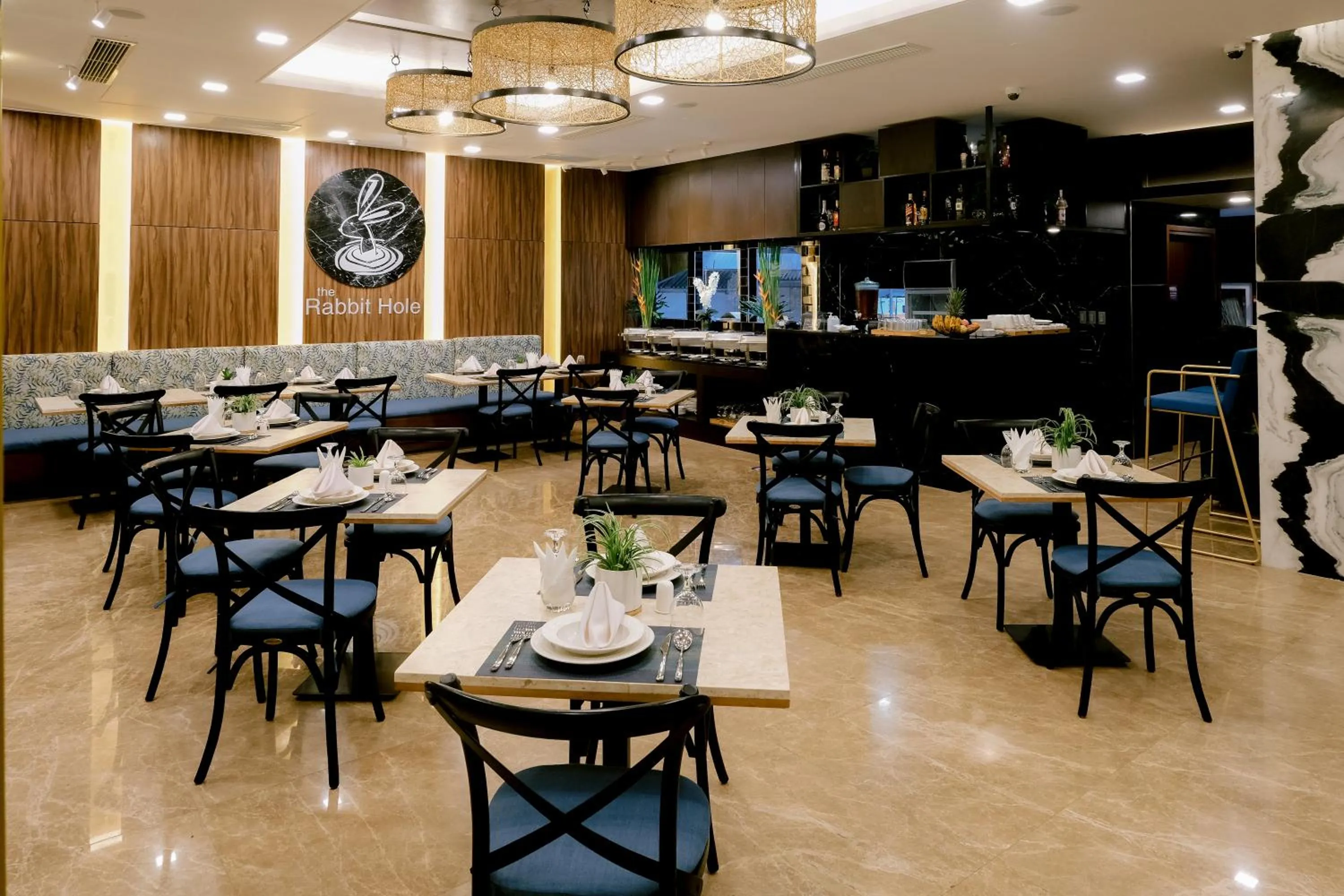 Restaurant/places to eat in Goldberry Suites and Hotel Cebu
