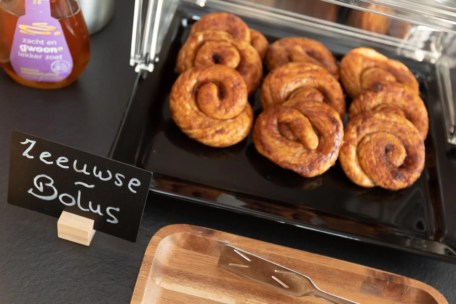 Breakfast in Hotelboot Koningin Emma I Kloeg Collection