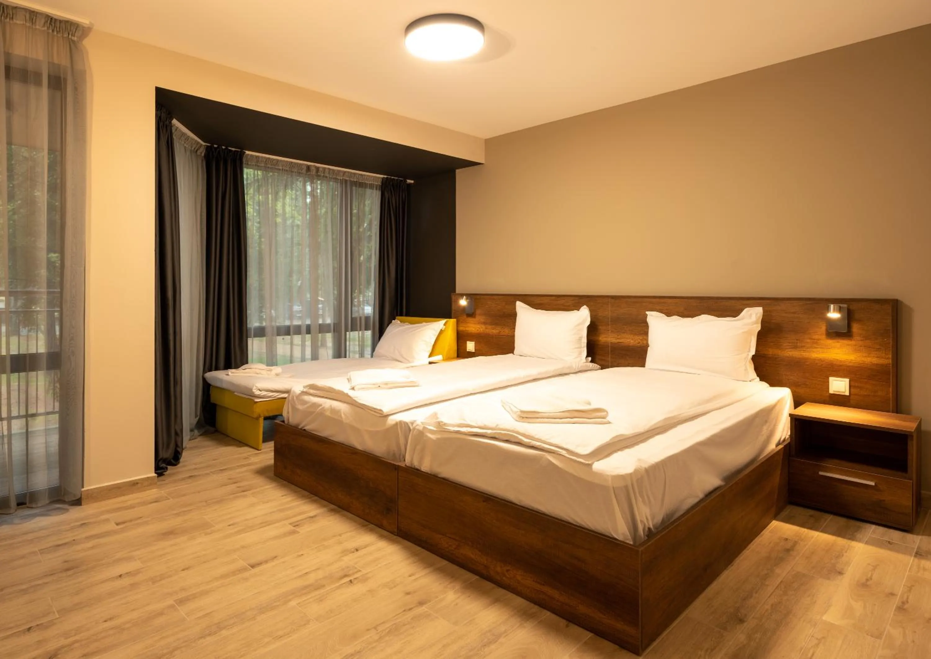 Photo of the whole room, Bed in Queen Nelly Park