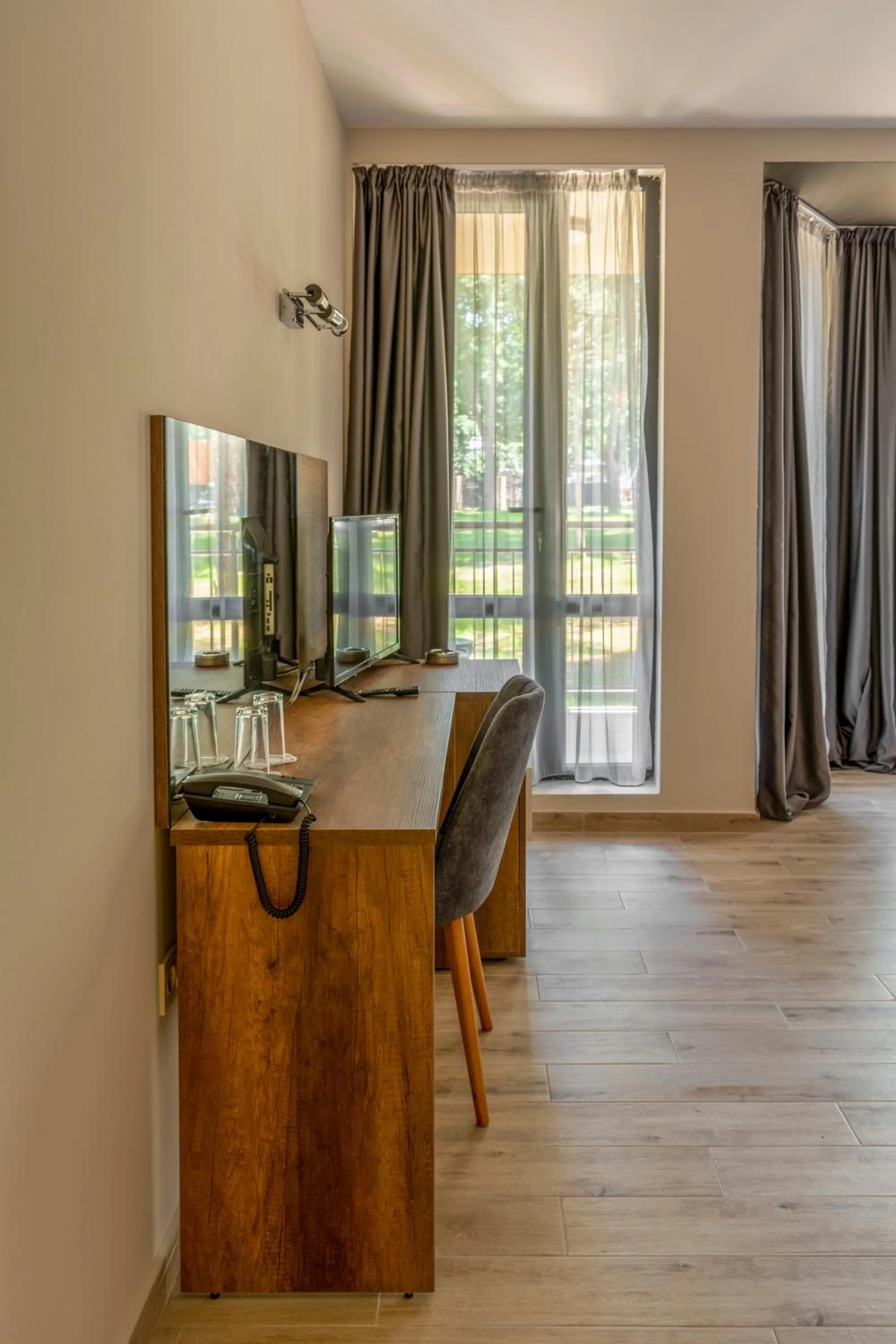 Photo of the whole room in Queen Nelly Park