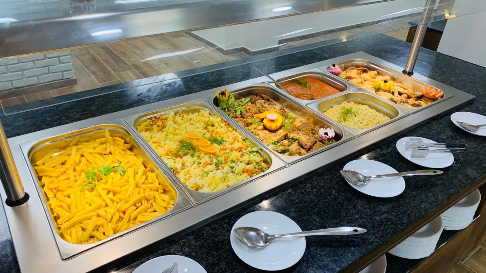 Restaurant/places to eat in Queen Nelly Park