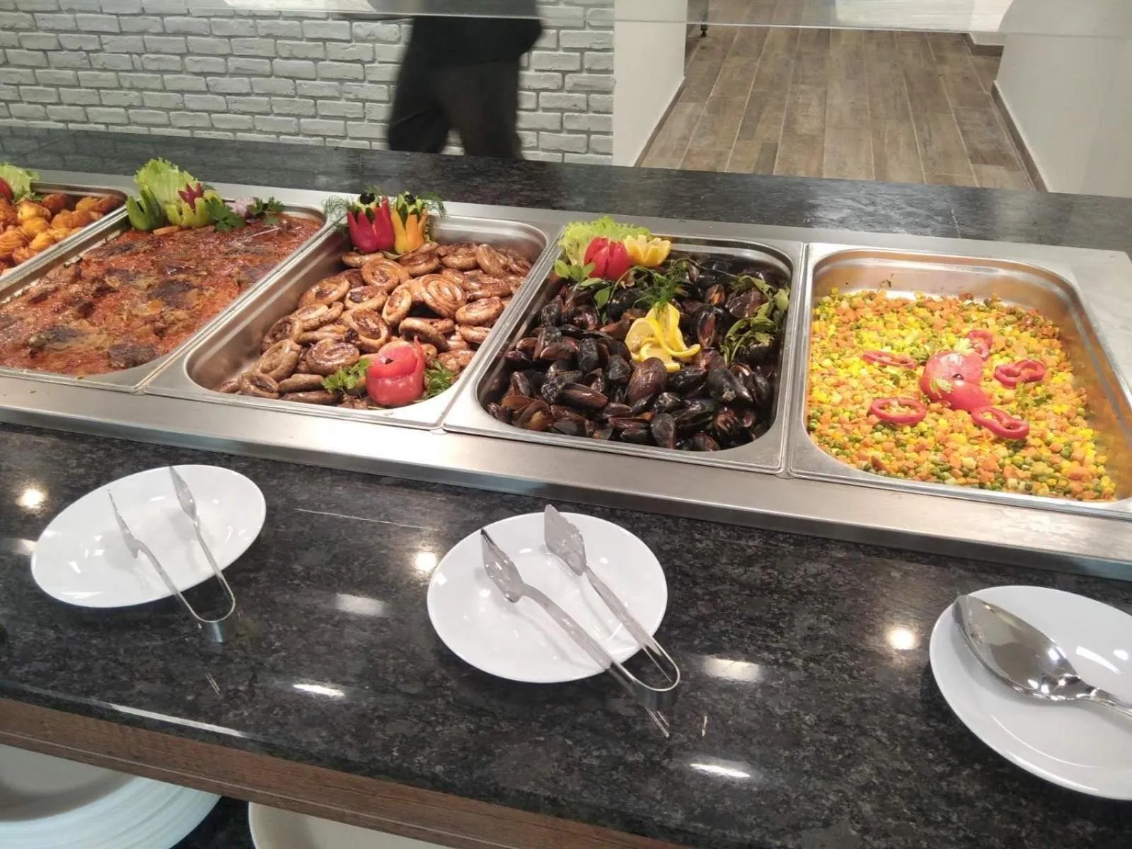 Restaurant/places to eat in Queen Nelly Park