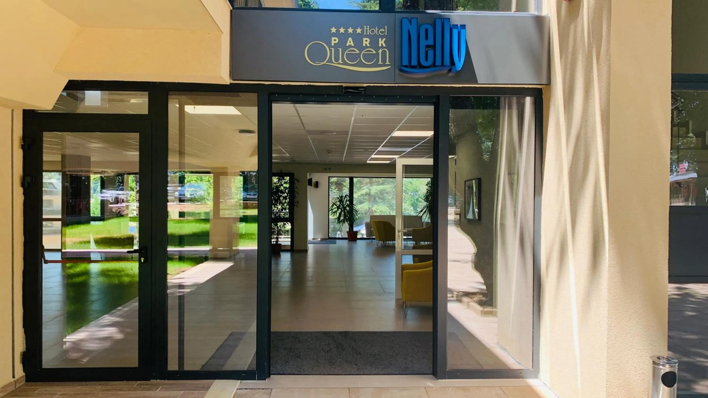 Facade/entrance in Queen Nelly Park