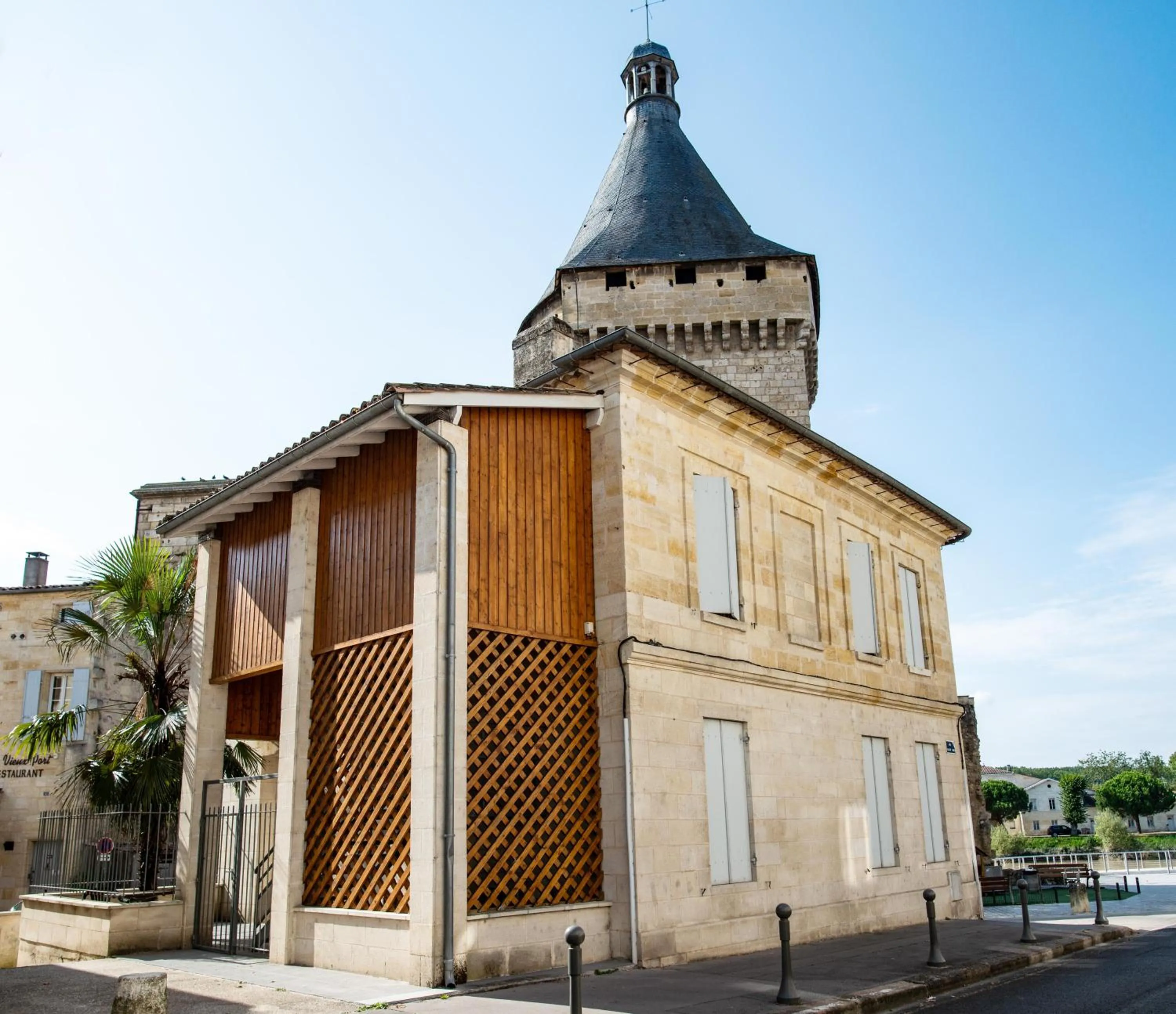 Property building in Logis Hôtel de la Tour Libourne
