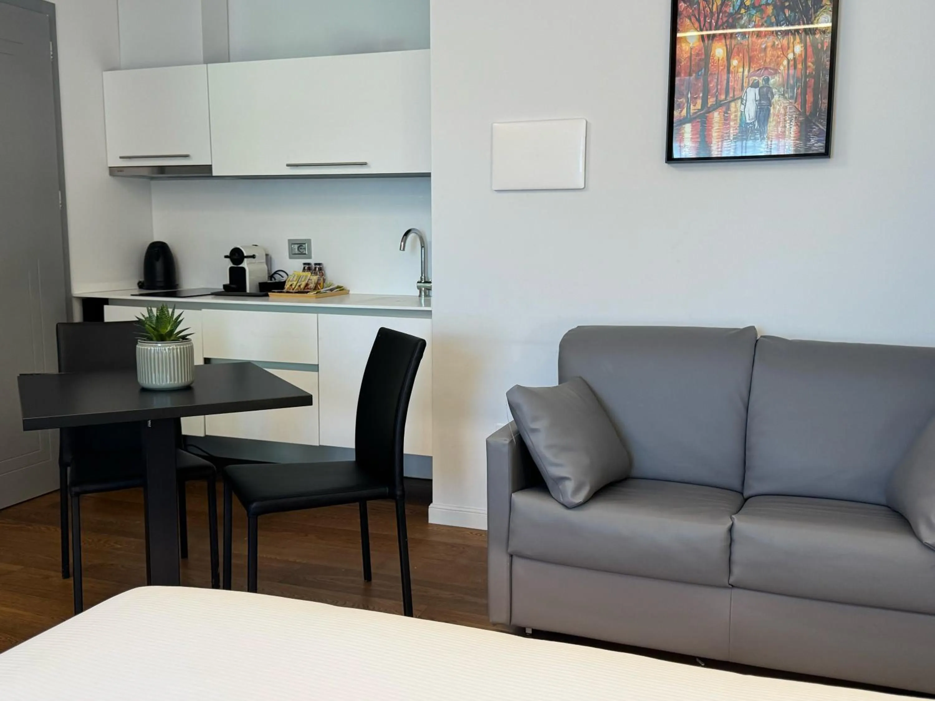 Kitchen or kitchenette in GRANDI 32 Boutique Residence