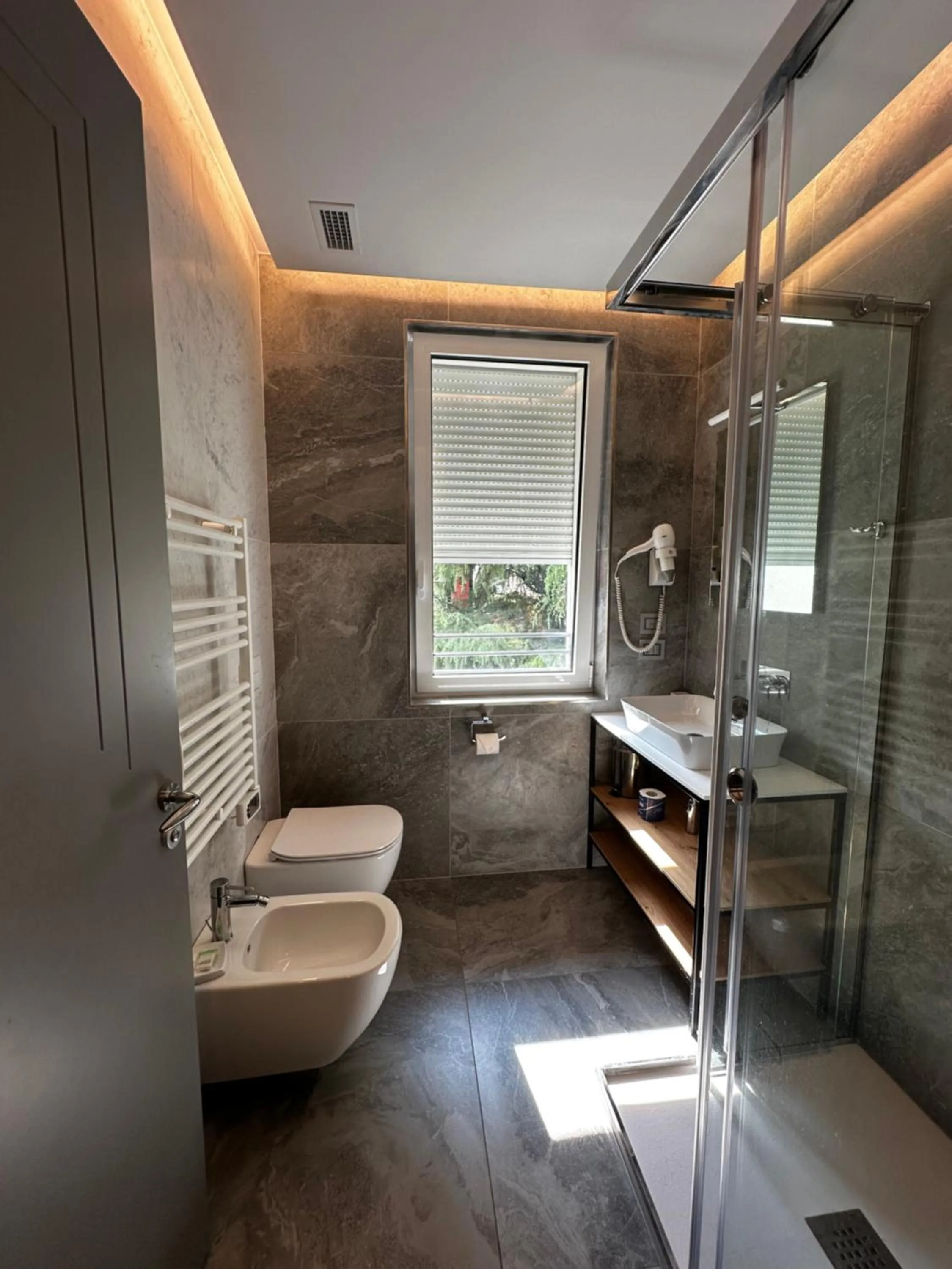 Shower in GRANDI 32 Boutique Residence