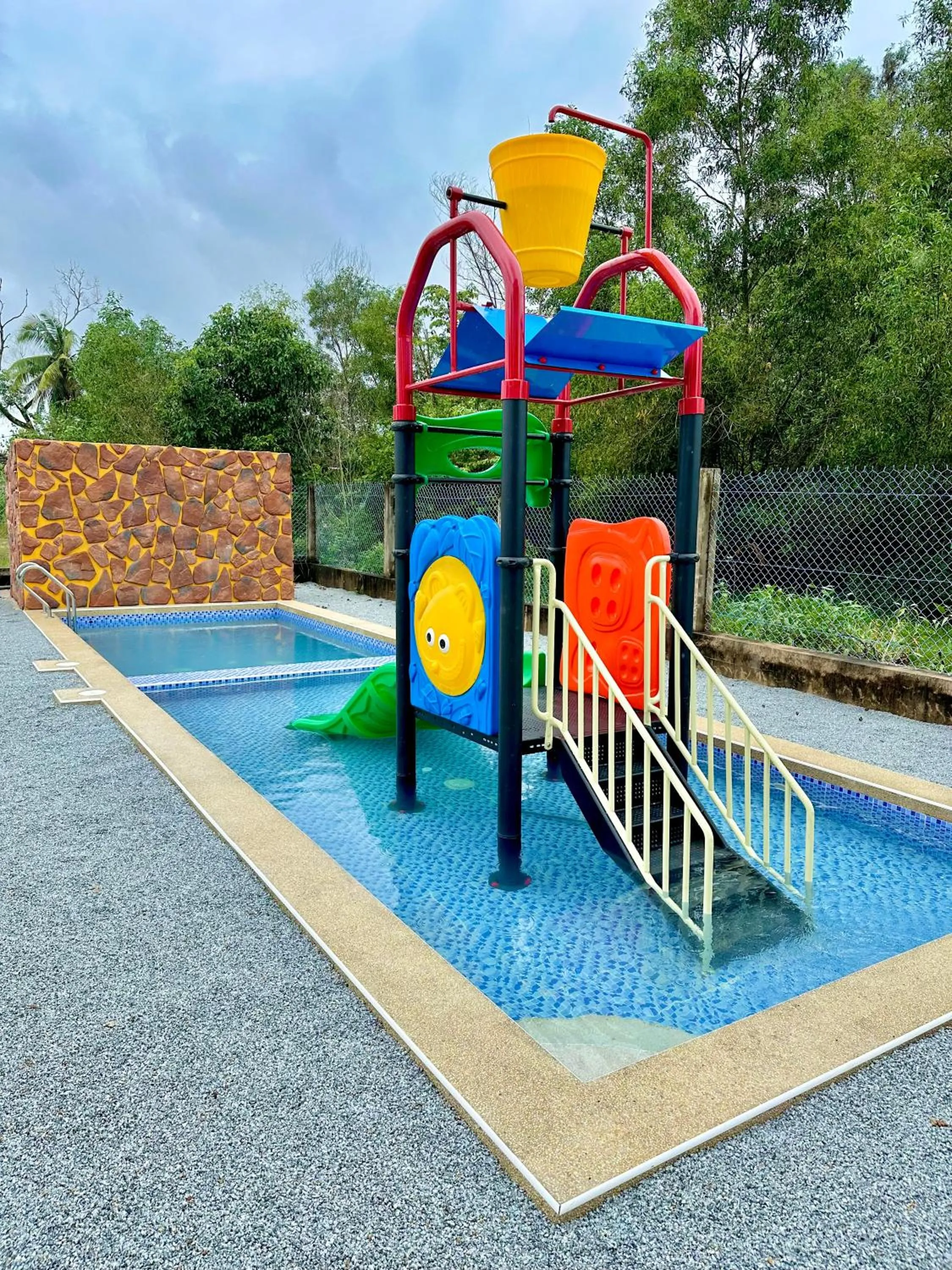 Swimming pool in Melur Inn, Tok Jembal