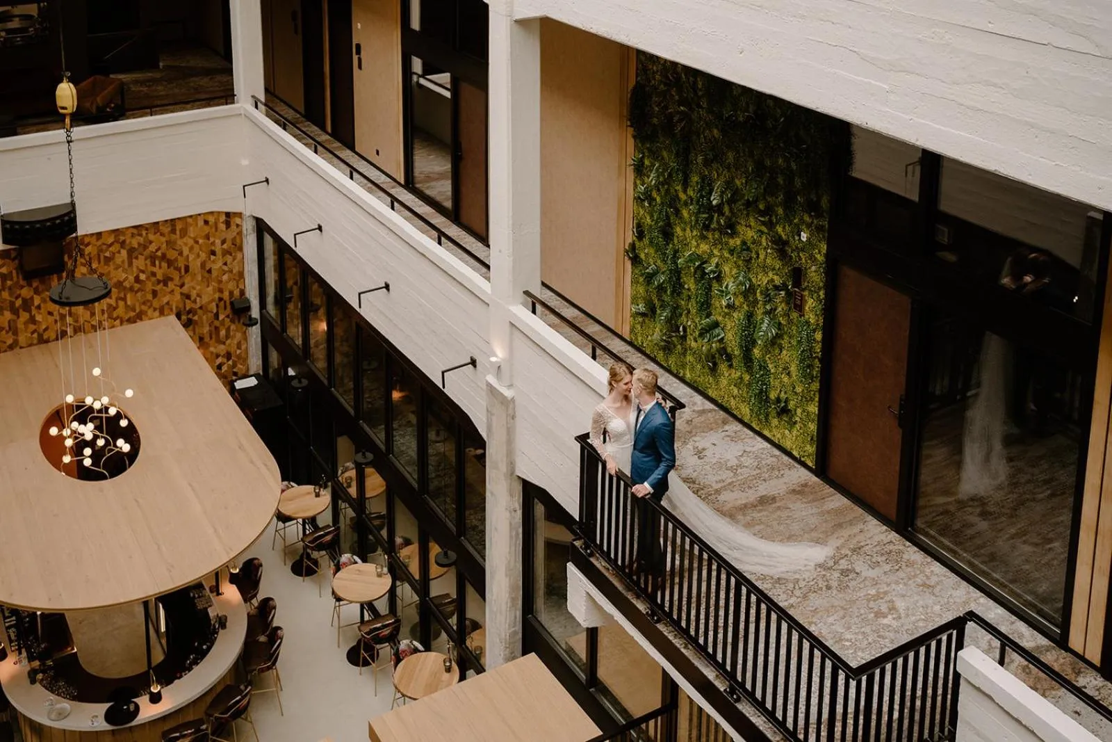 wedding in Hotel de Timmerfabriek I Kloeg Collection