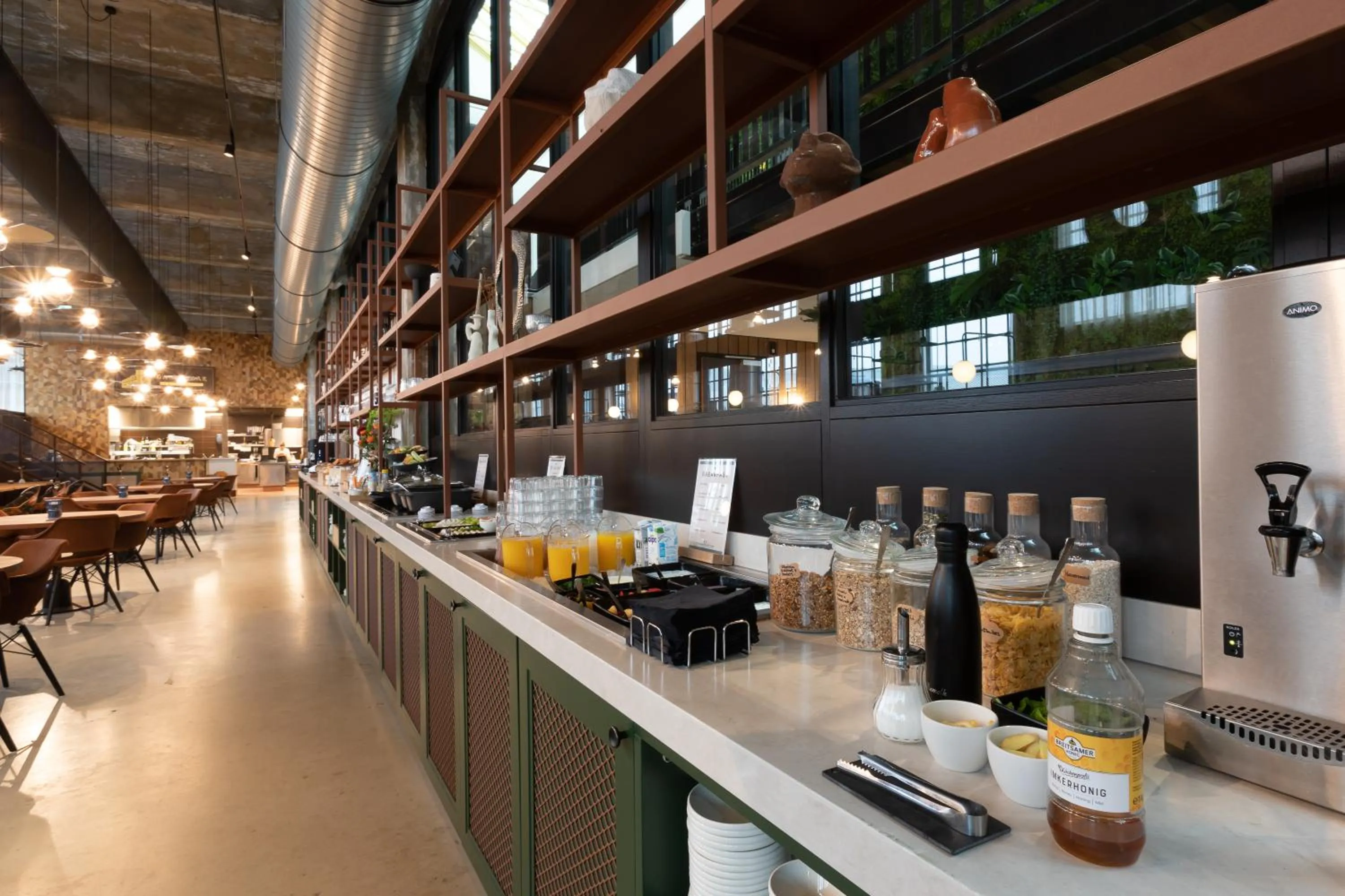 Buffet breakfast in Hotel de Timmerfabriek I Kloeg Collection