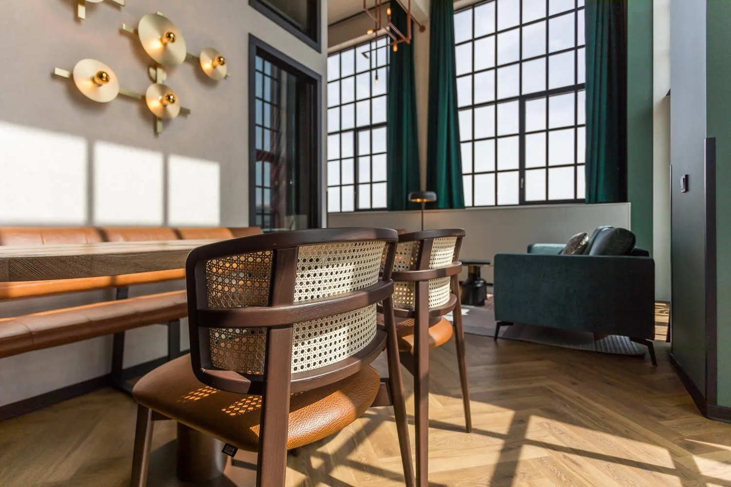 Dining area in Hotel de Timmerfabriek I Kloeg Collection