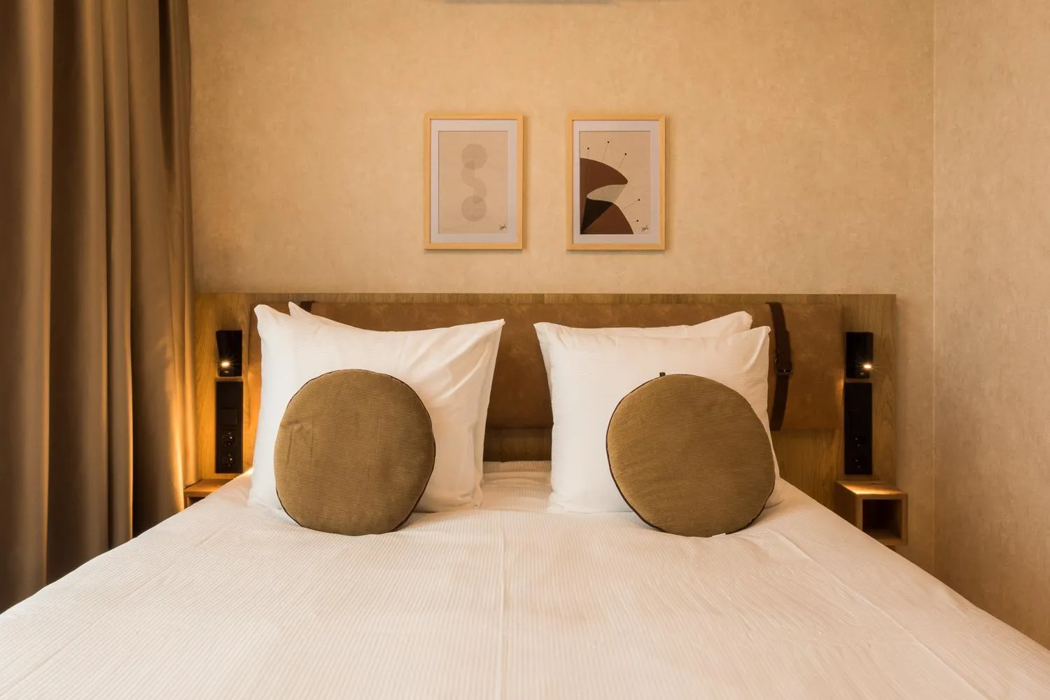 Bed in Hotel de Timmerfabriek I Kloeg Collection