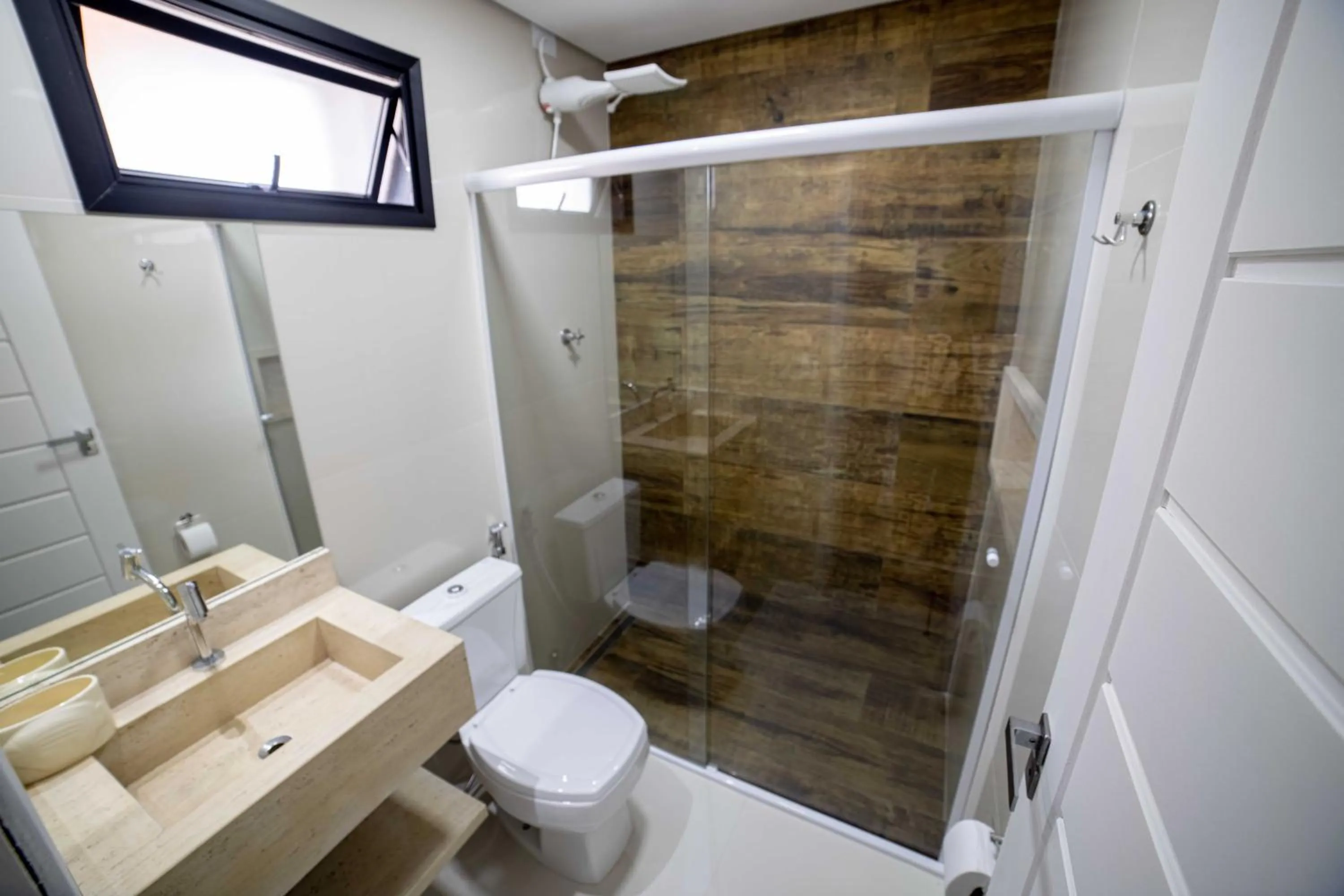 Bathroom in Pousada Cadiz - Piscina Climatizada