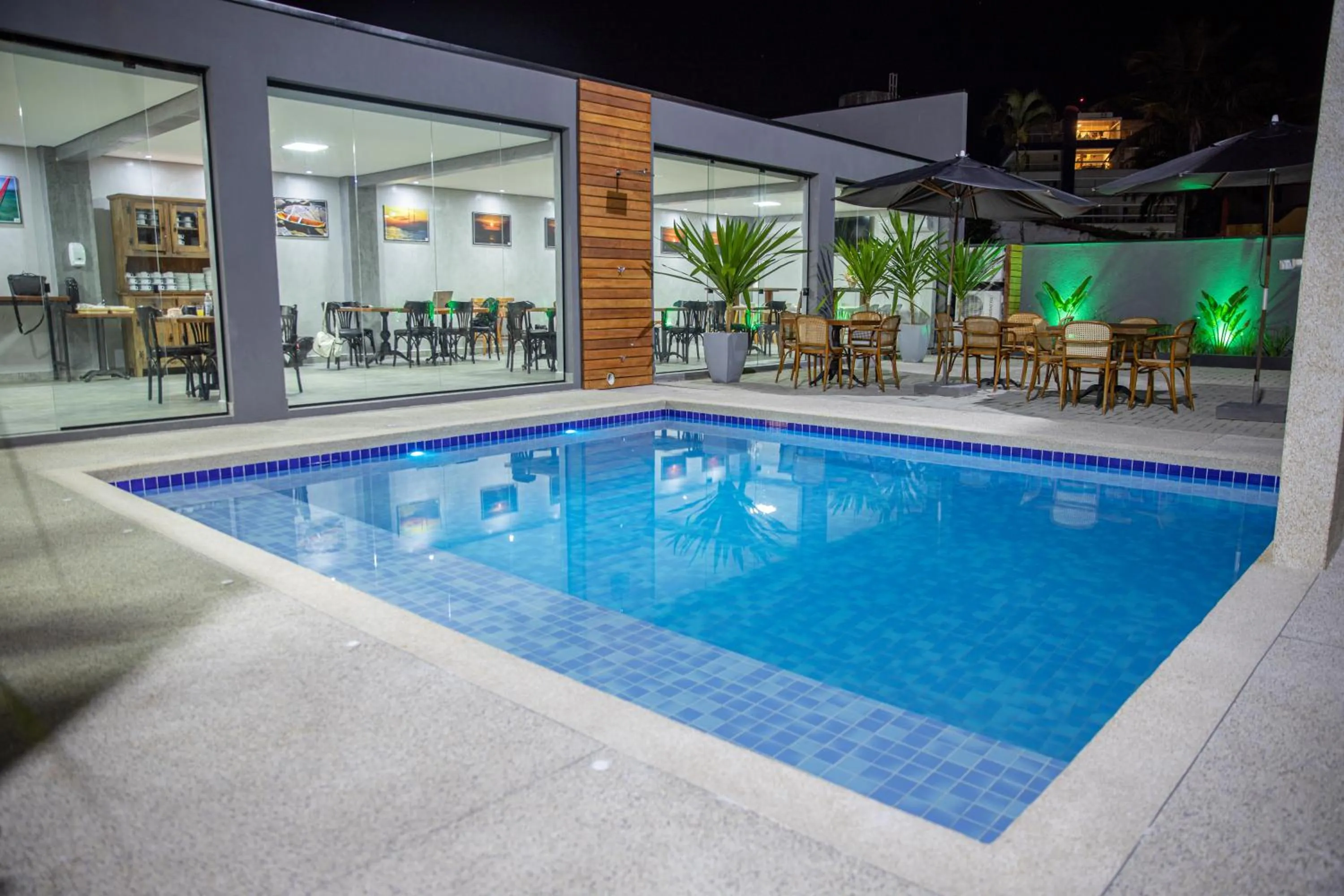 Swimming pool in Pousada Cadiz - Piscina Climatizada