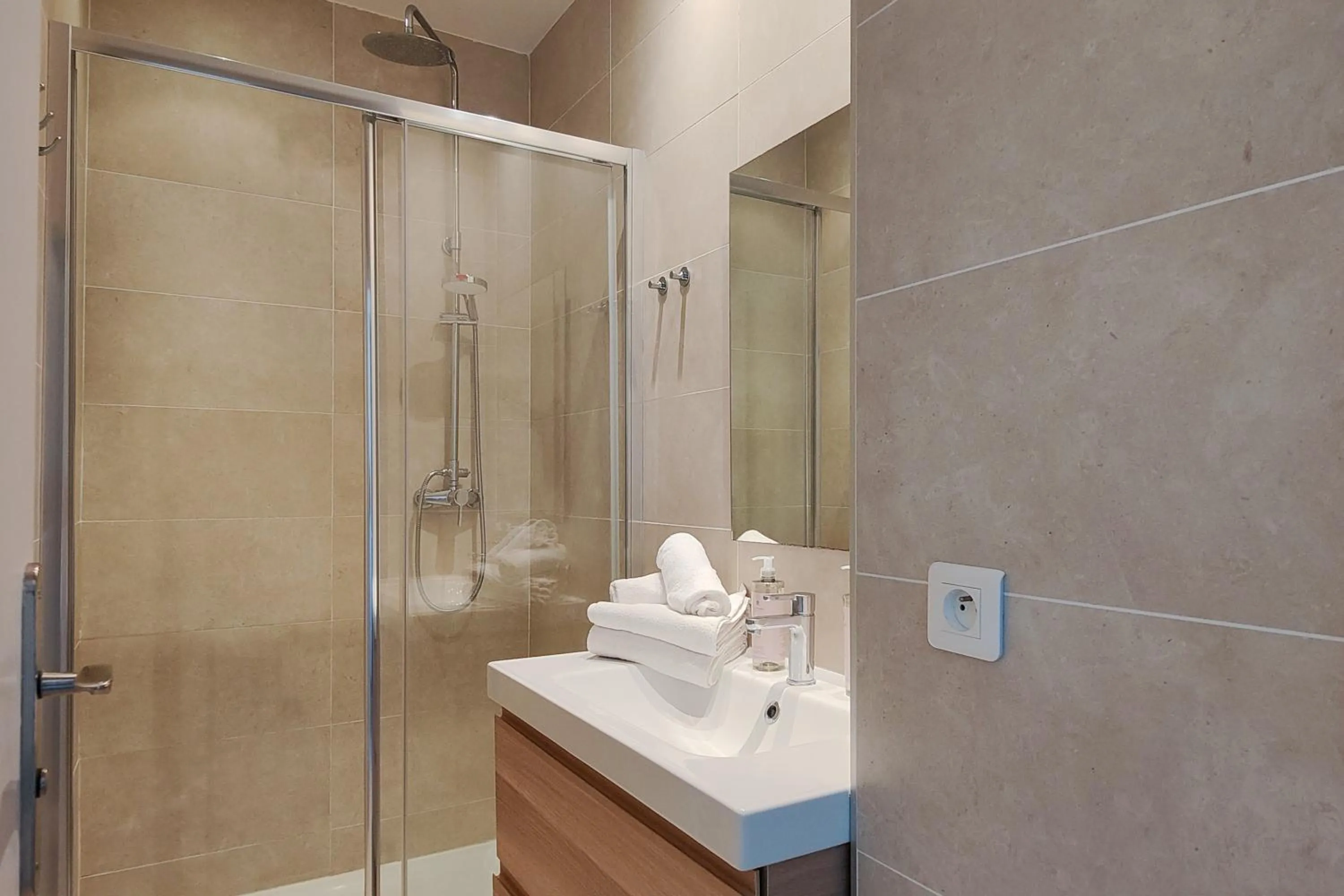 Shower in Aparthotel AMMI Nice Massena - ex Ajoupa