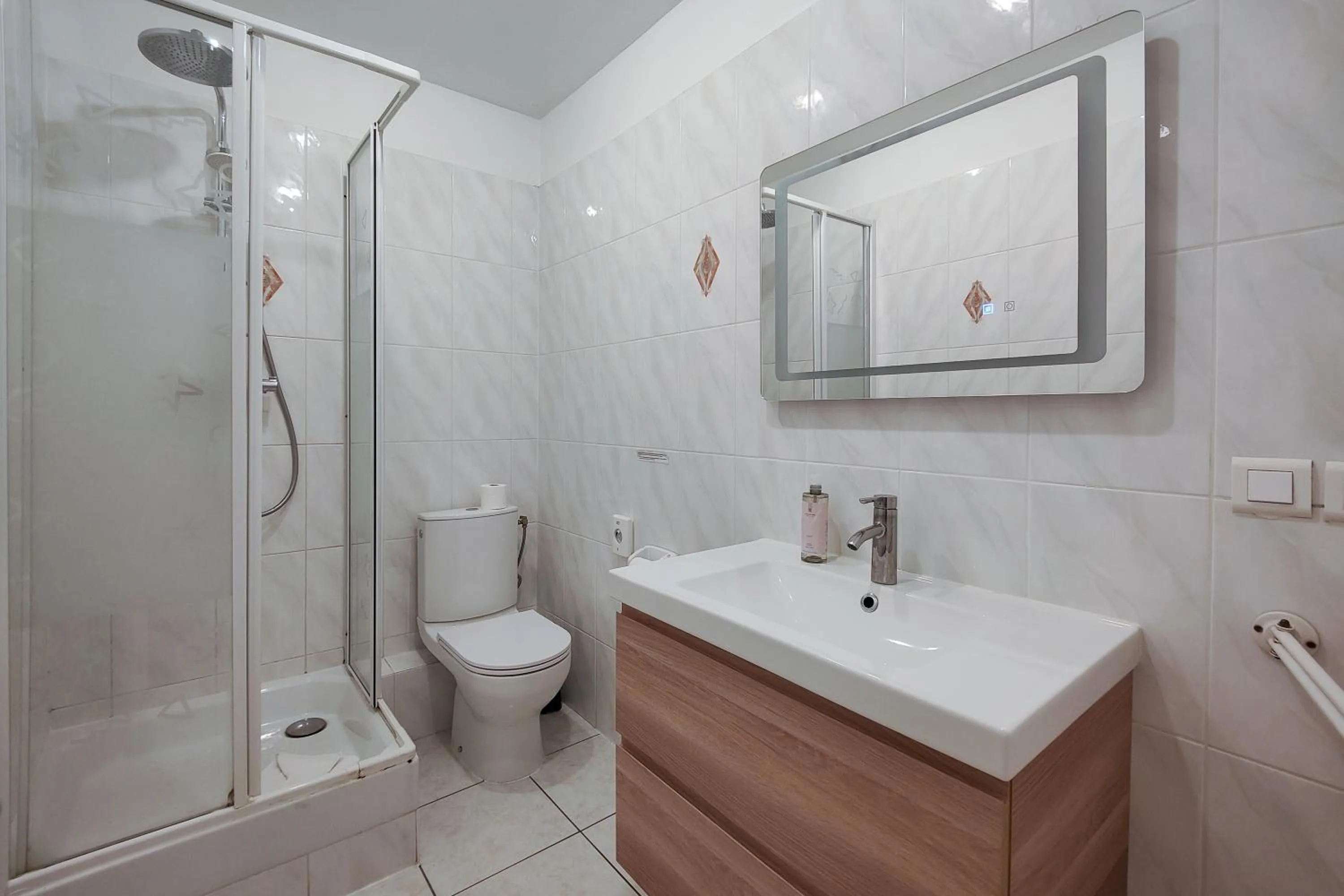 Bathroom in Aparthotel AMMI Nice Massena - ex Ajoupa