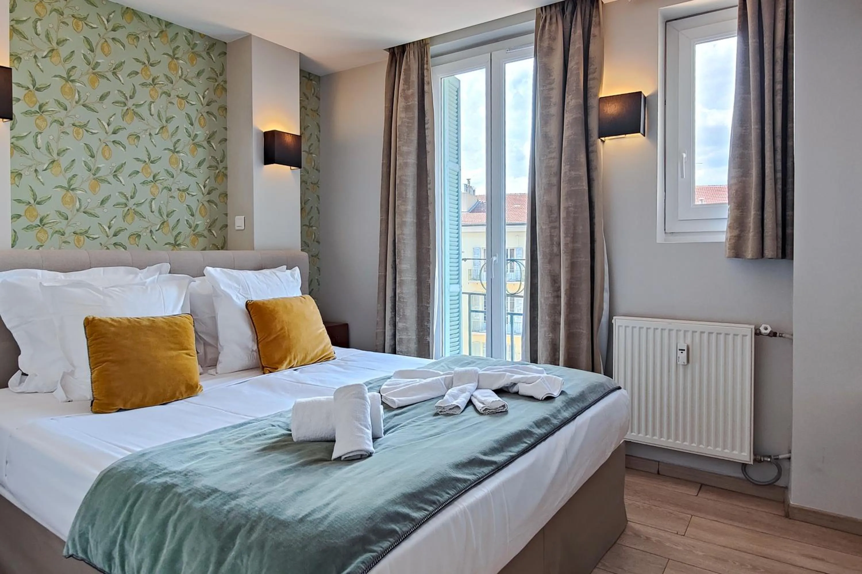 Bedroom, Bed in Aparthotel AMMI Nice Massena - ex Ajoupa