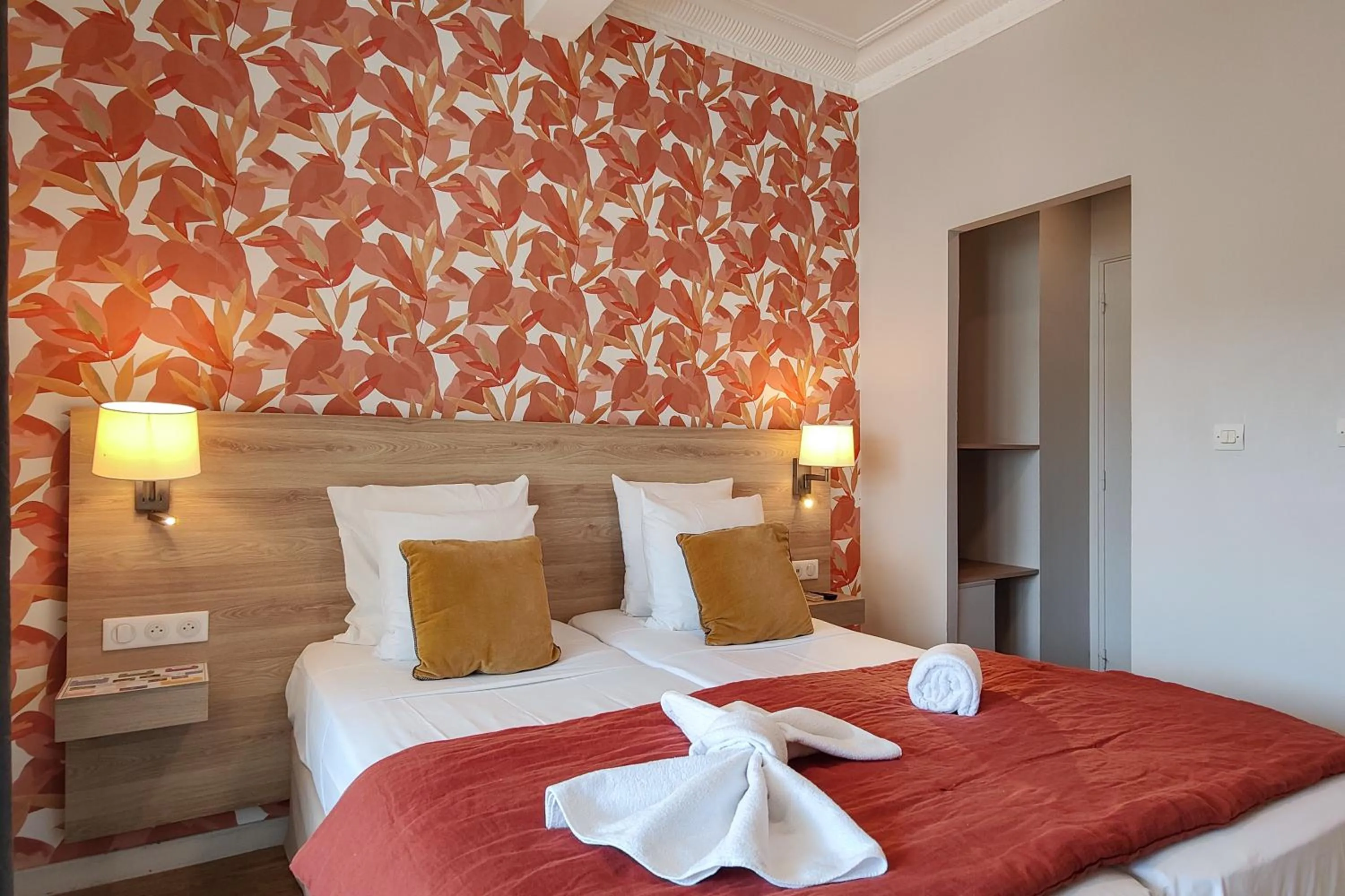 Bed in Aparthotel AMMI Nice Massena - ex Ajoupa