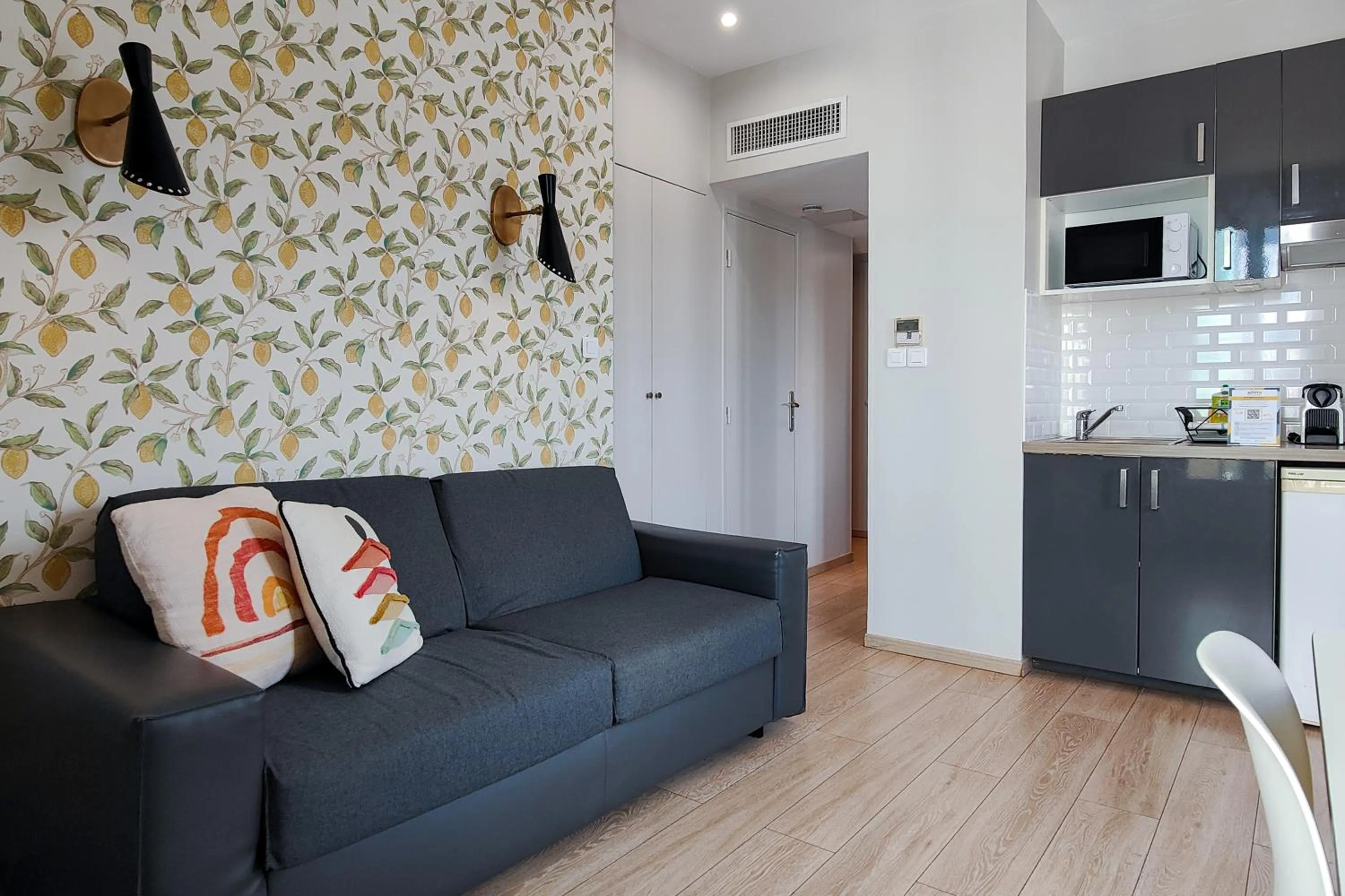 Living room in Aparthotel AMMI Nice Massena - ex Ajoupa