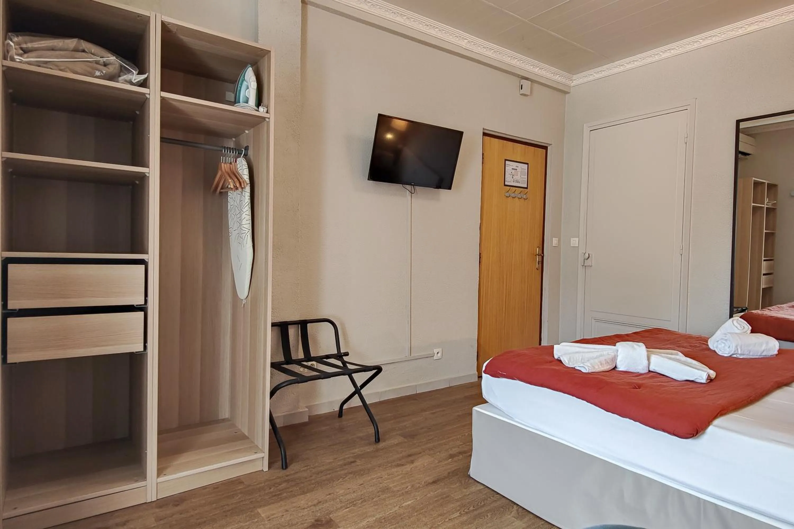 Photo of the whole room, Bed in Aparthotel AMMI Nice Massena - ex Ajoupa