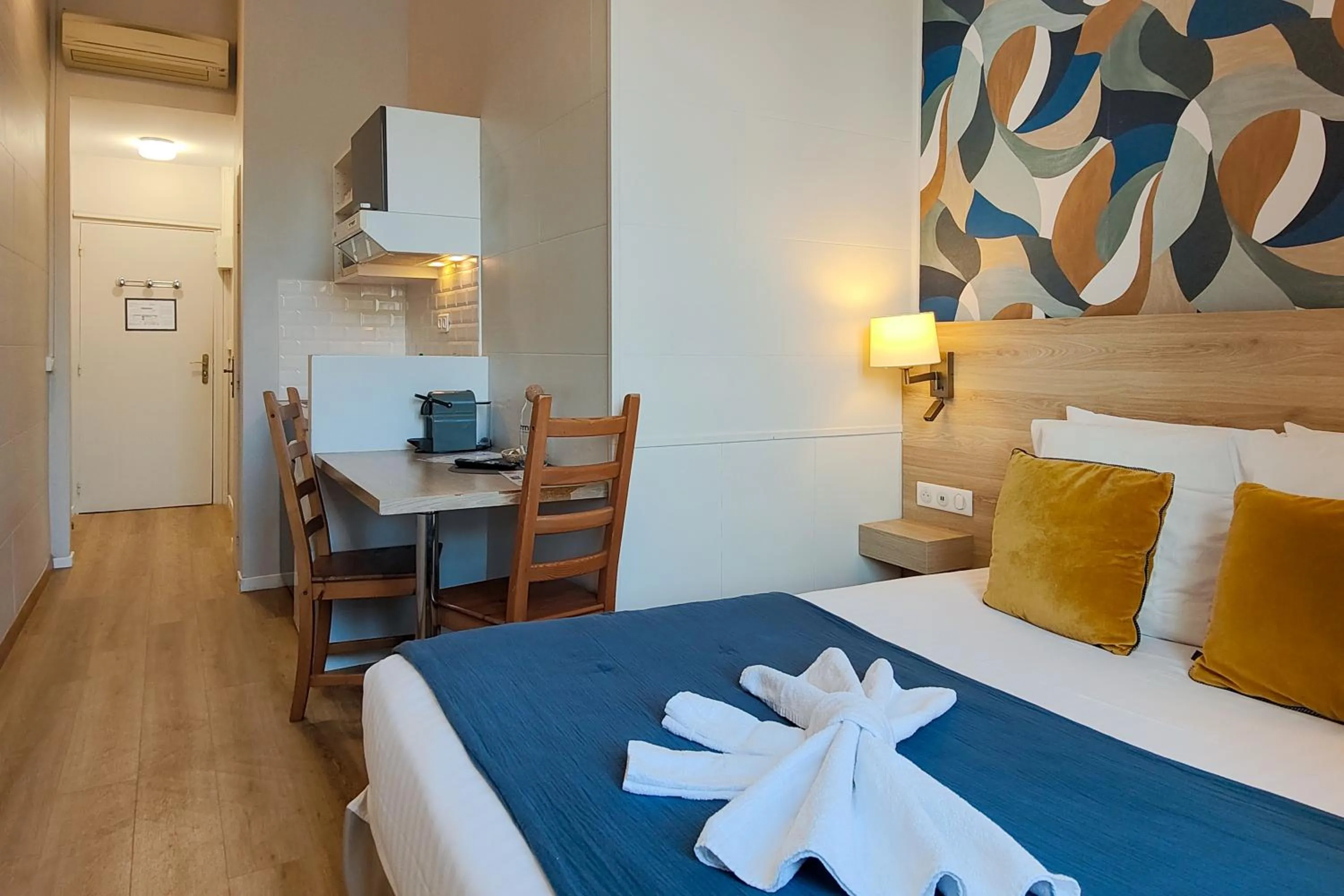 Photo of the whole room, Bed in Aparthotel AMMI Nice Massena - ex Ajoupa