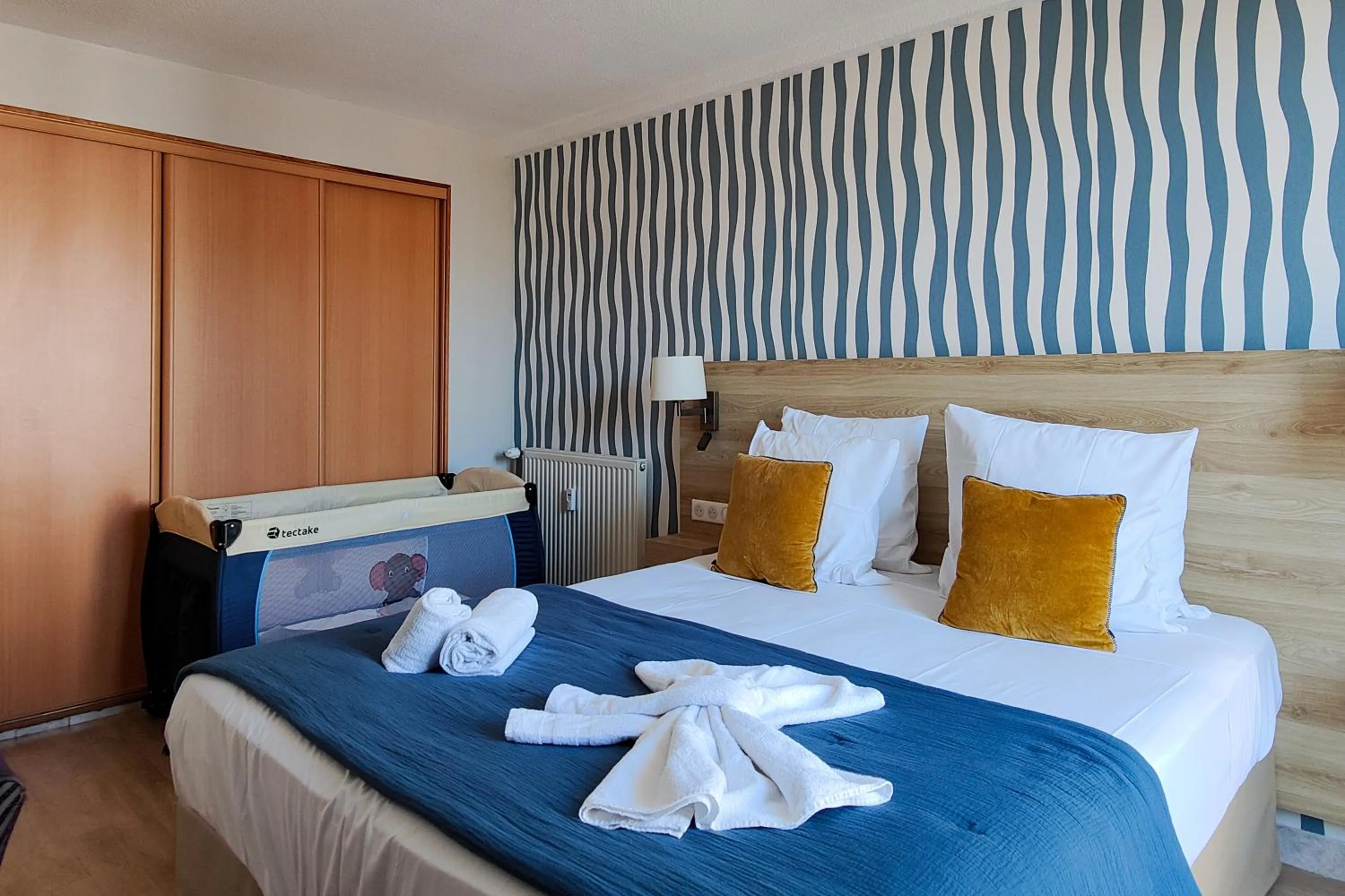 cot, Bed in Aparthotel AMMI Nice Massena - ex Ajoupa