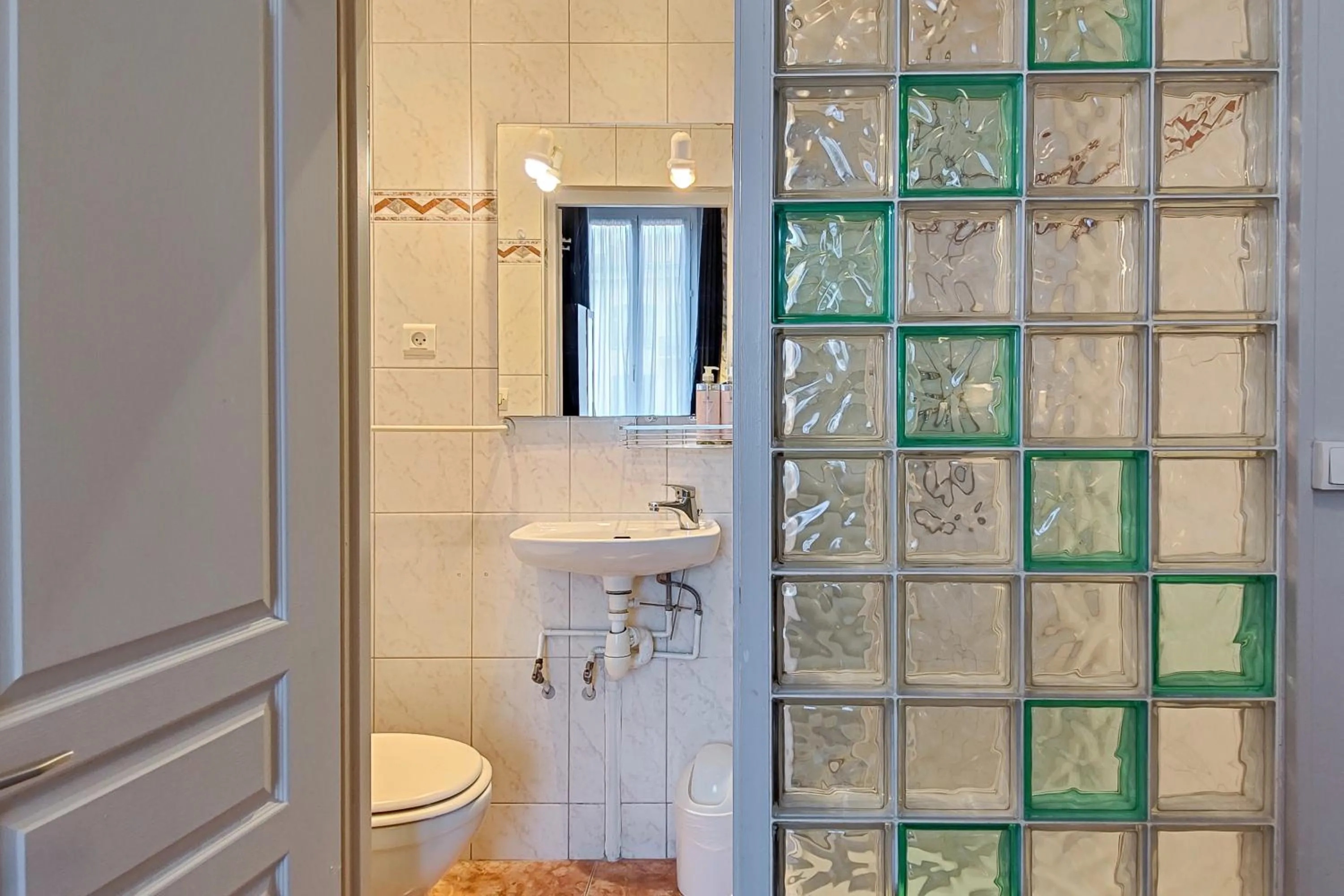 Bathroom in Aparthotel AMMI Nice Massena - ex Ajoupa