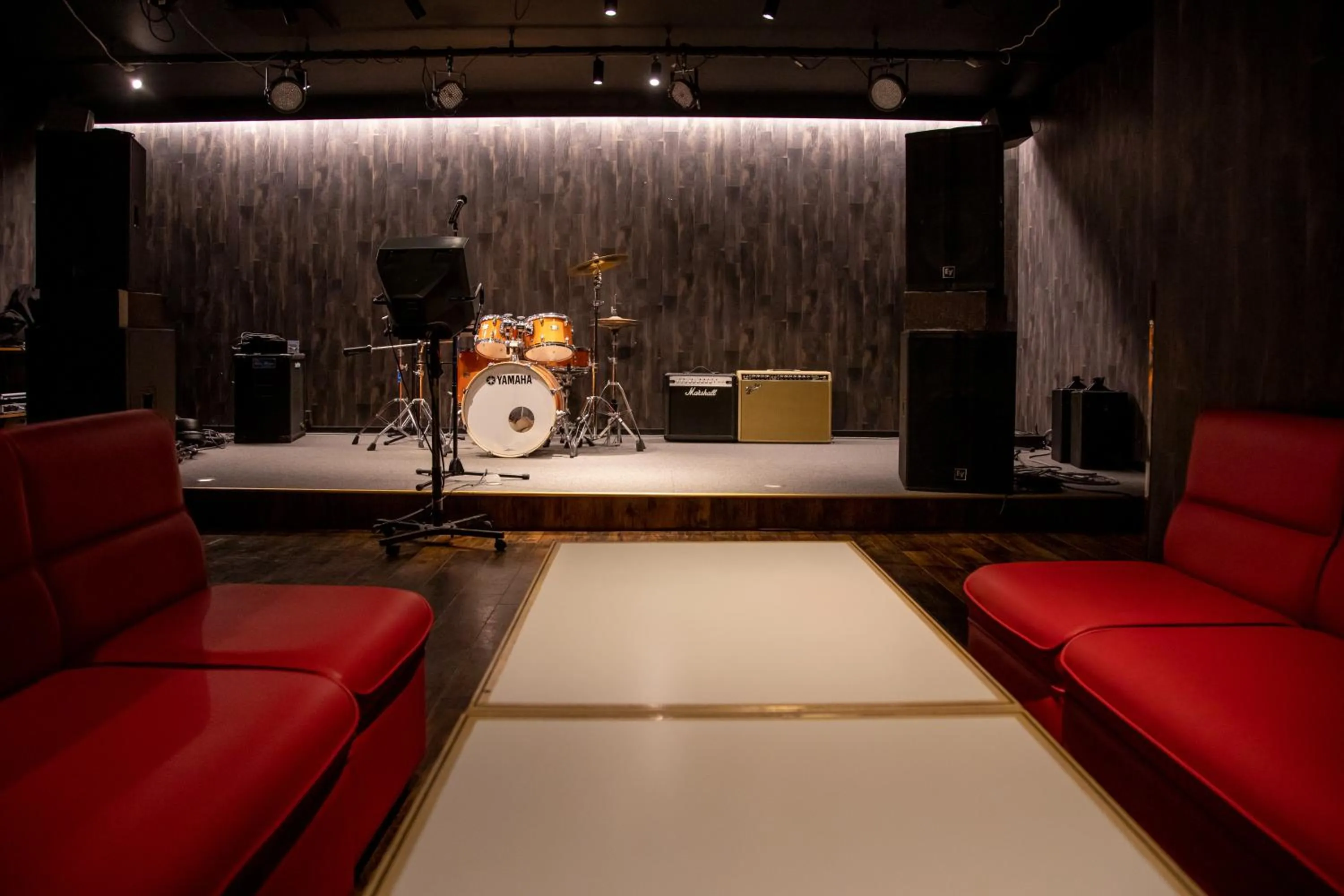 Karaoke in Hotel Silk Inn Madarao