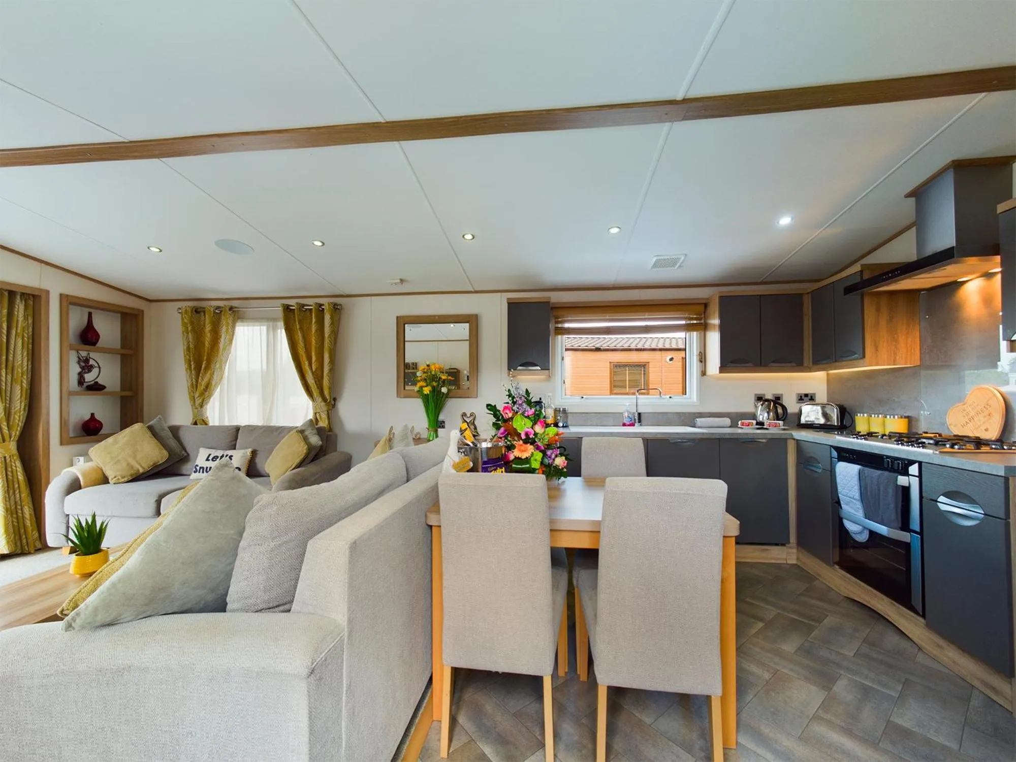 Kitchen or kitchenette in Tattershall Lakes Mini Breaks - Osprey Rise