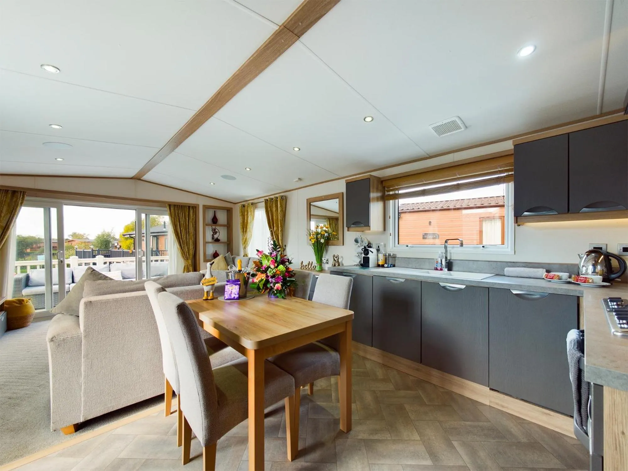 Kitchen or kitchenette in Tattershall Lakes Mini Breaks - Osprey Rise