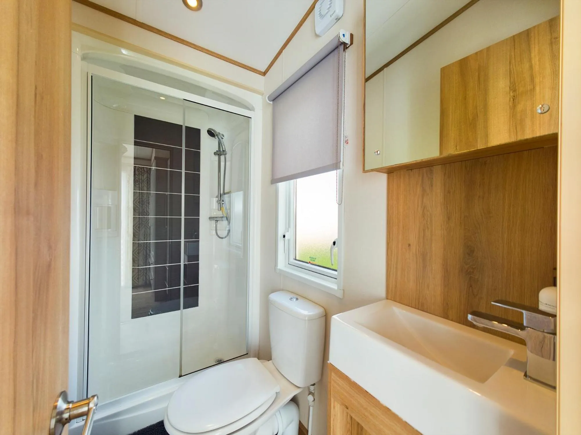 Shower in Tattershall Lakes Mini Breaks - Osprey Rise