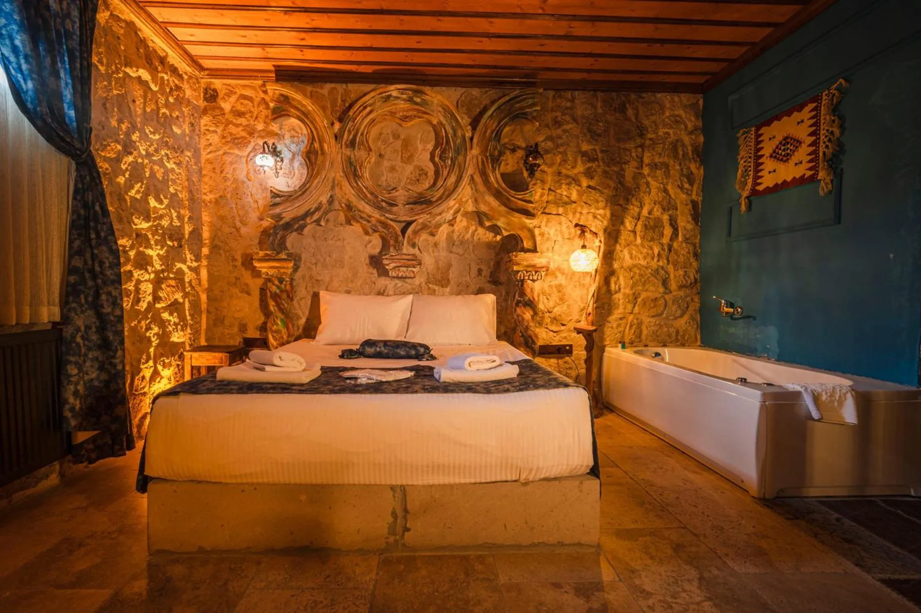 Bed in Deluna Cappadocia