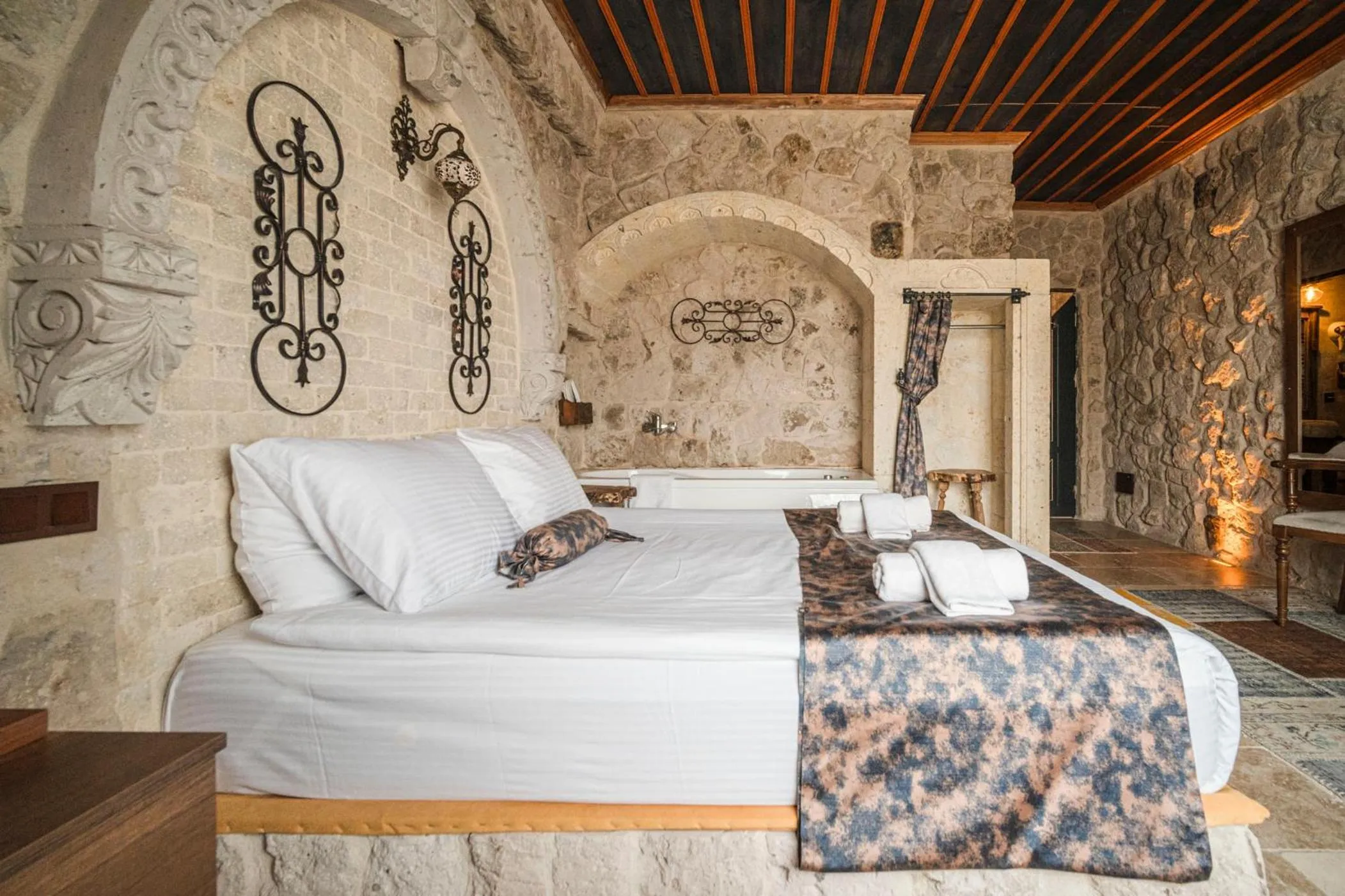 Bed in Deluna Cappadocia