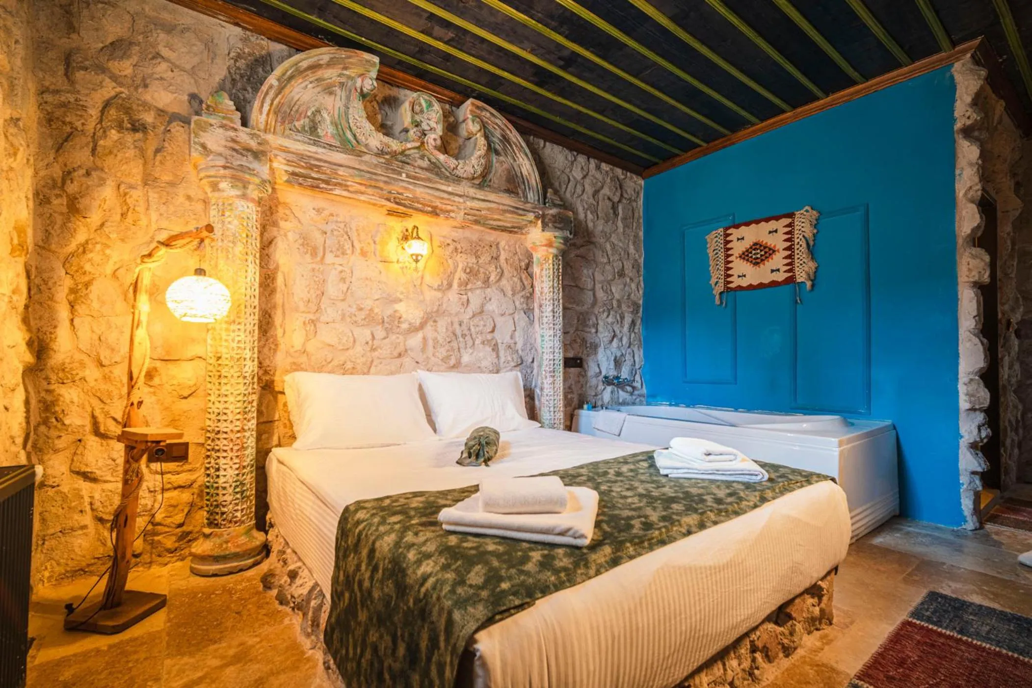 Bed in Deluna Cappadocia