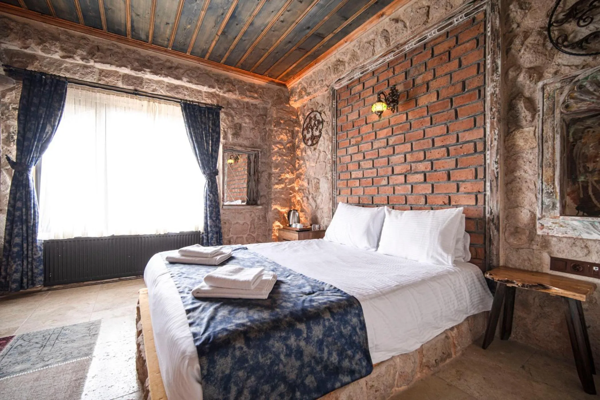 Bed in Deluna Cappadocia