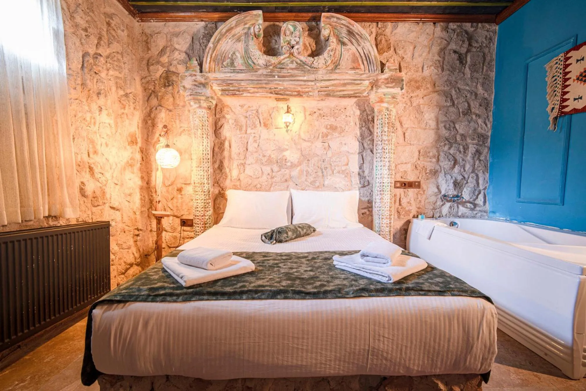 Bed in Deluna Cappadocia