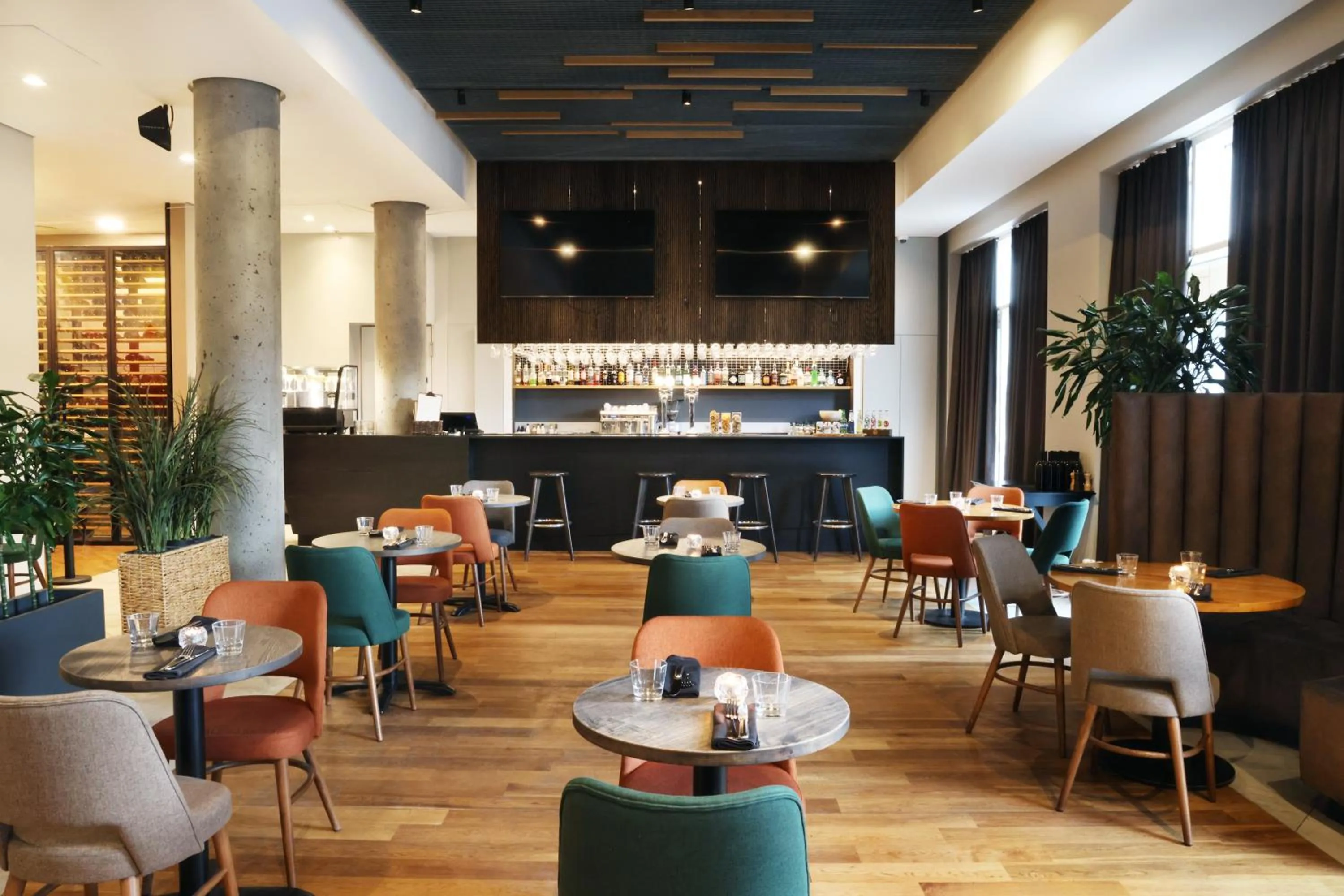 Restaurant/places to eat in Hotel Reykjavík Saga