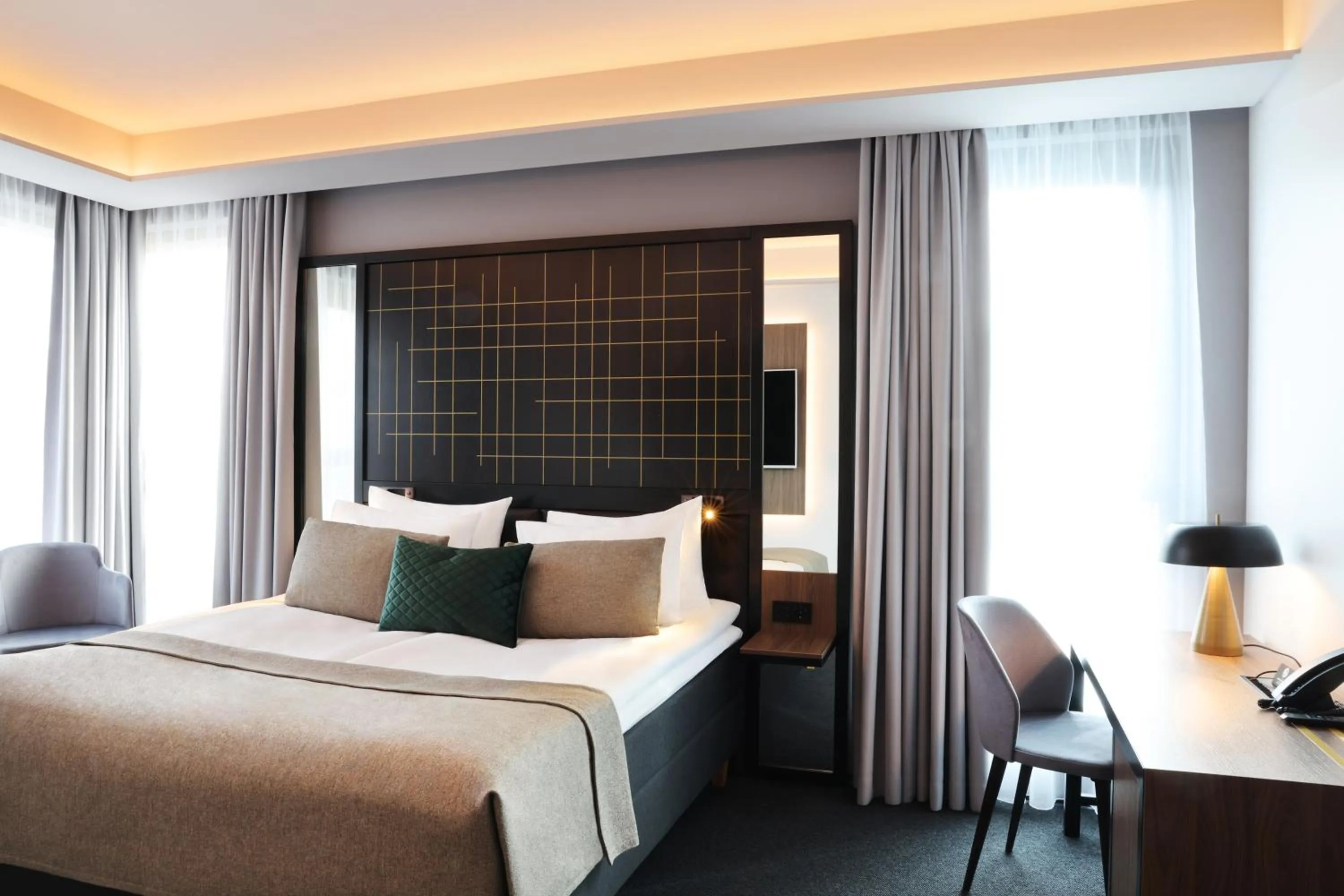 Bedroom, Bed in Hotel Reykjavík Saga