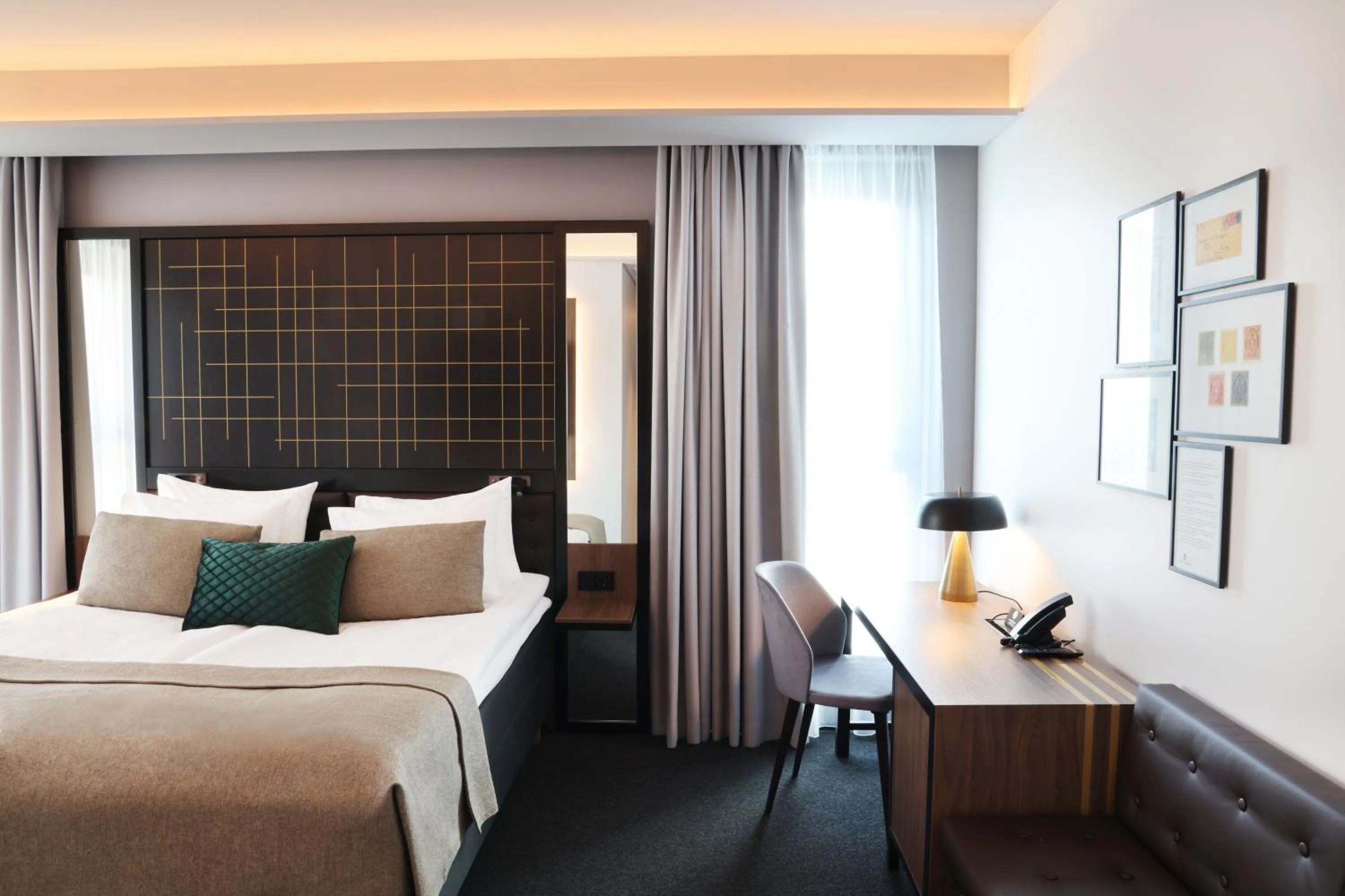 Bedroom, Bed in Hotel Reykjavík Saga