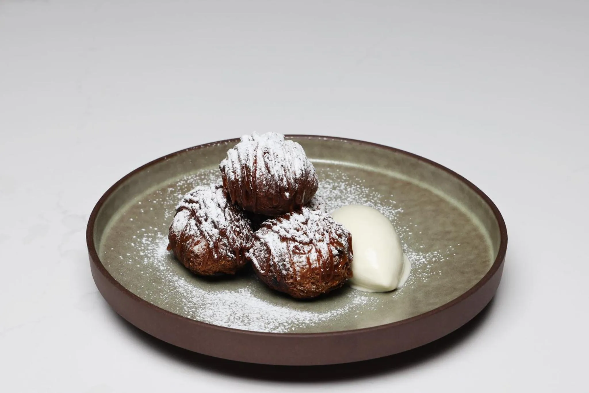 Restaurant/places to eat in Hotel Reykjavík Saga