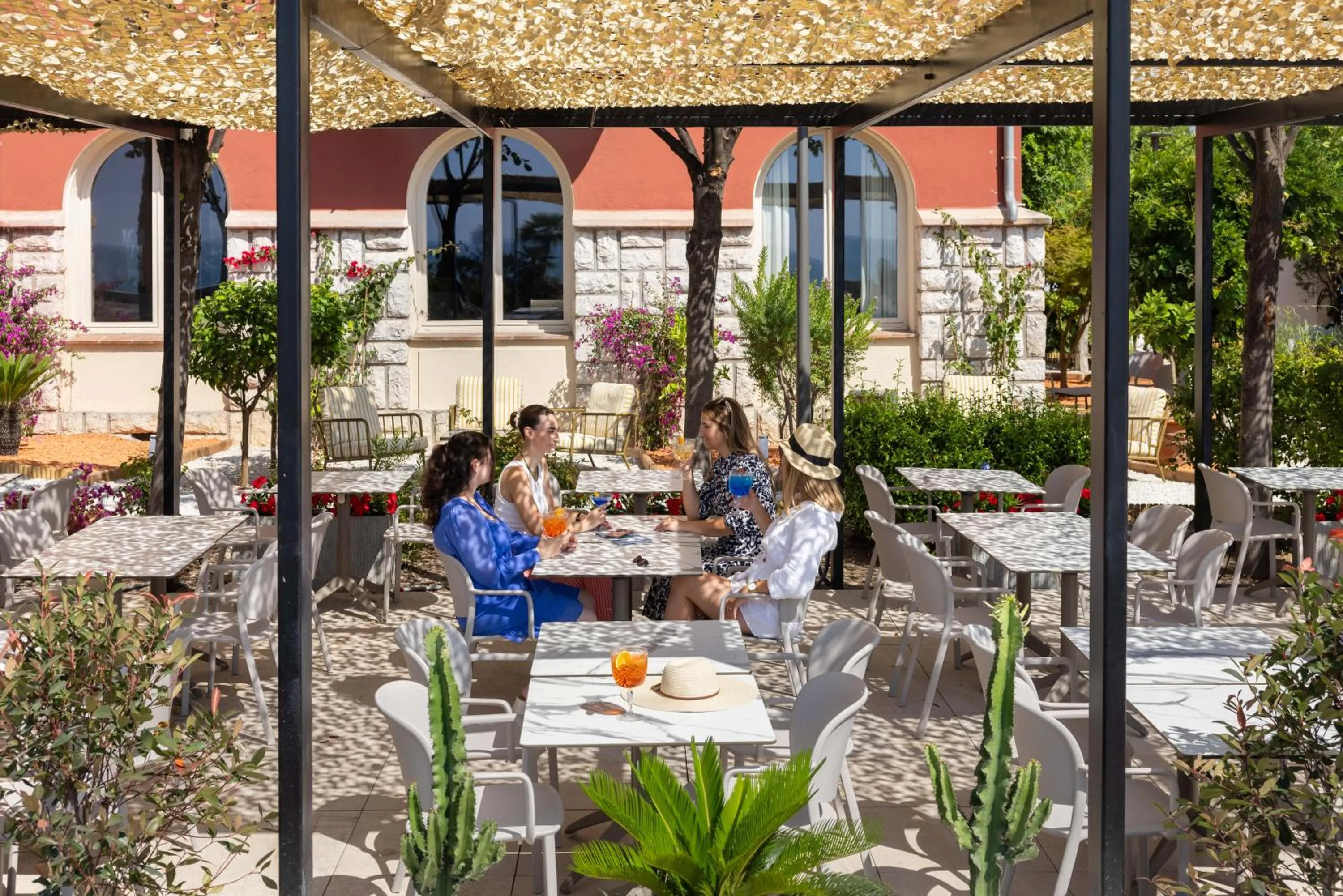 People in Hotel Royalmar - Nouveau propriétaire