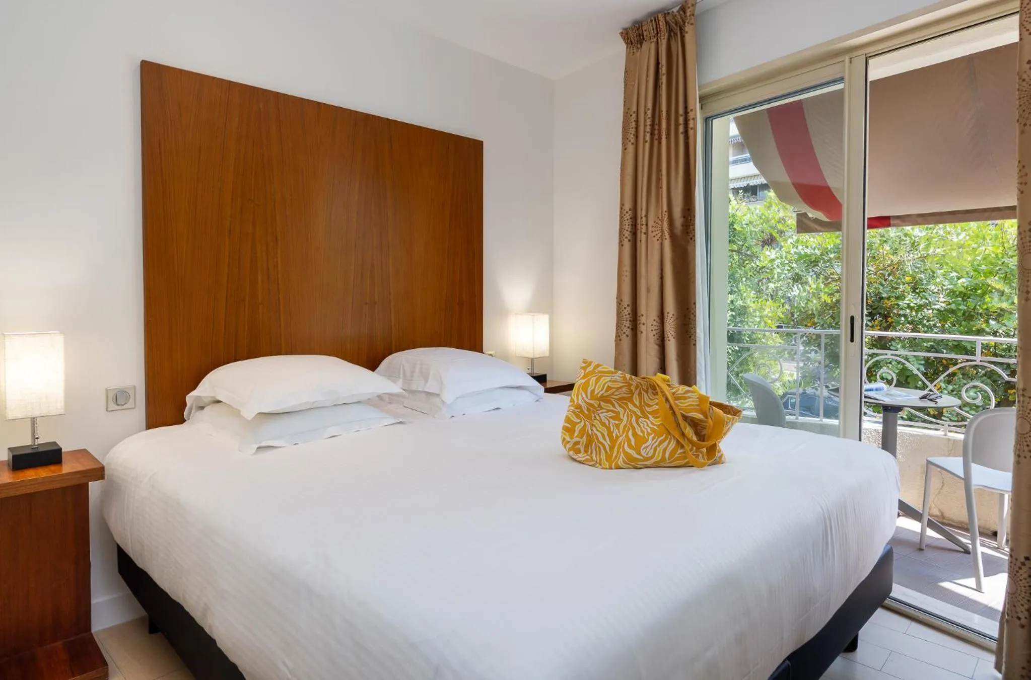 Bed in Hotel Royalmar - Nouveau propriétaire