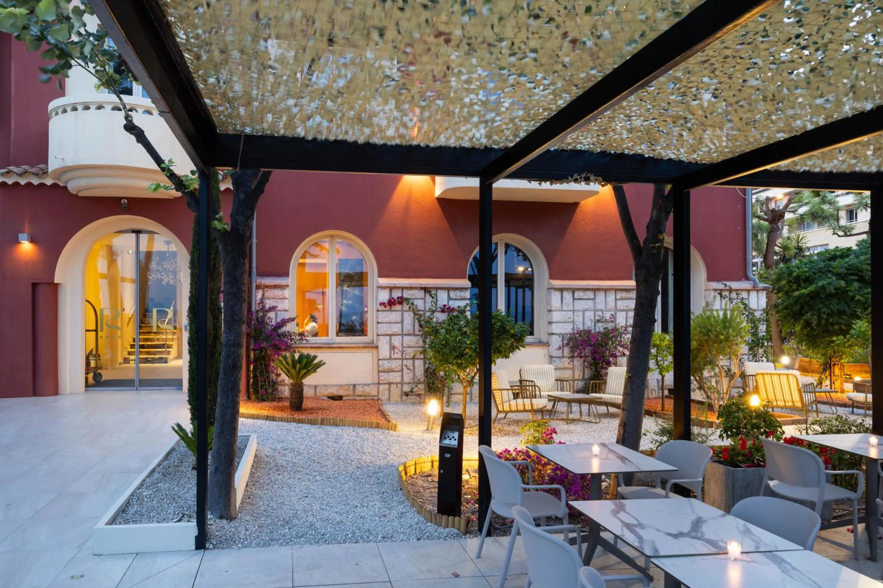 Restaurant/places to eat in Hotel Royalmar - Nouveau propriétaire