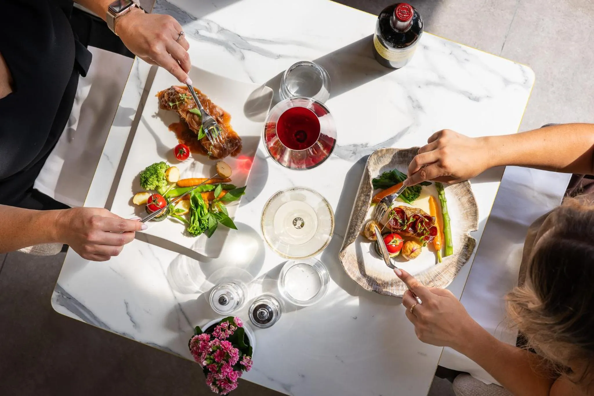 Restaurant/places to eat in Hotel Royalmar - Nouveau propriétaire