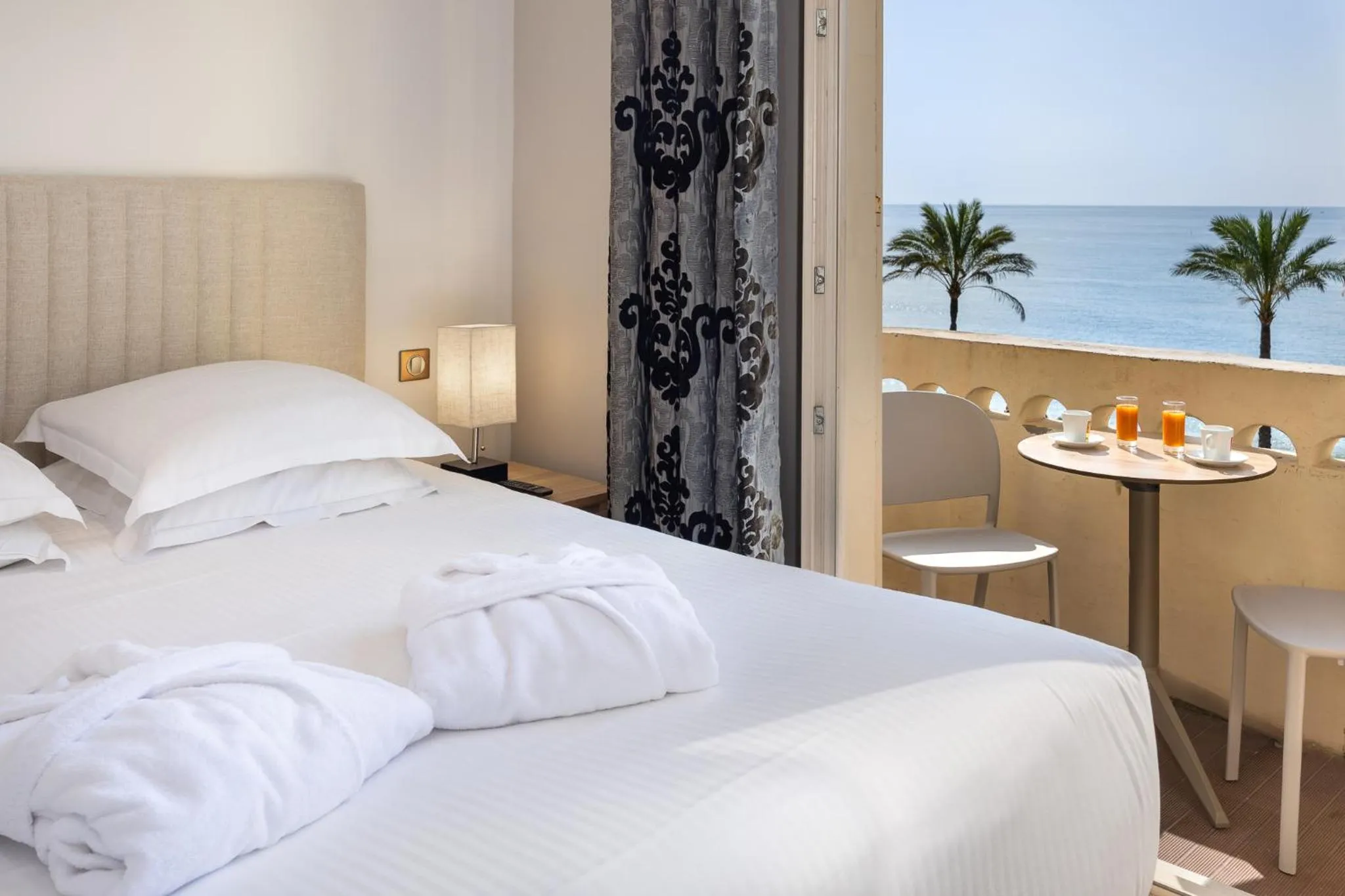 Bed in Hotel Royalmar - Nouveau propriétaire