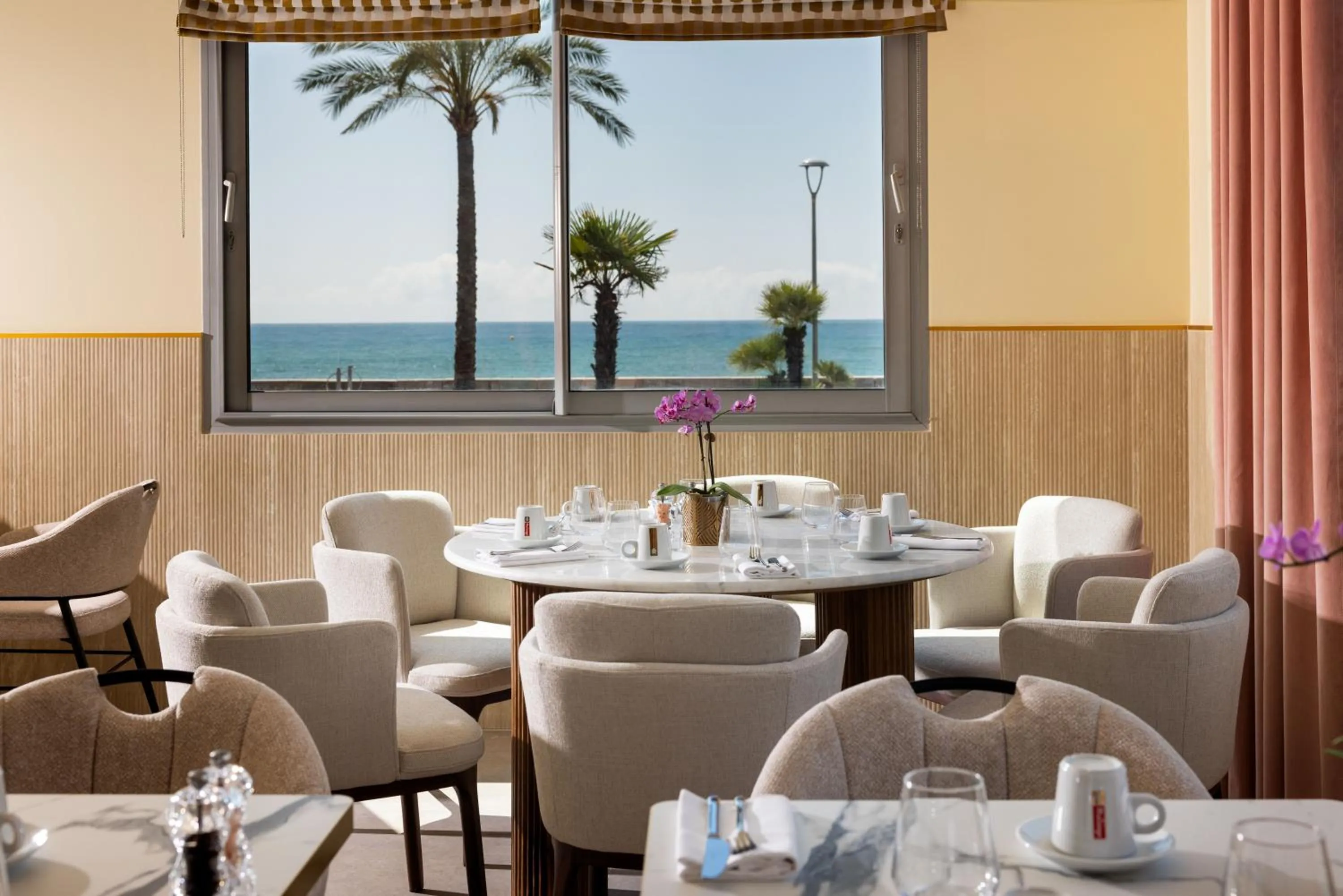 Restaurant/places to eat in Hotel Royalmar - Nouveau propriétaire