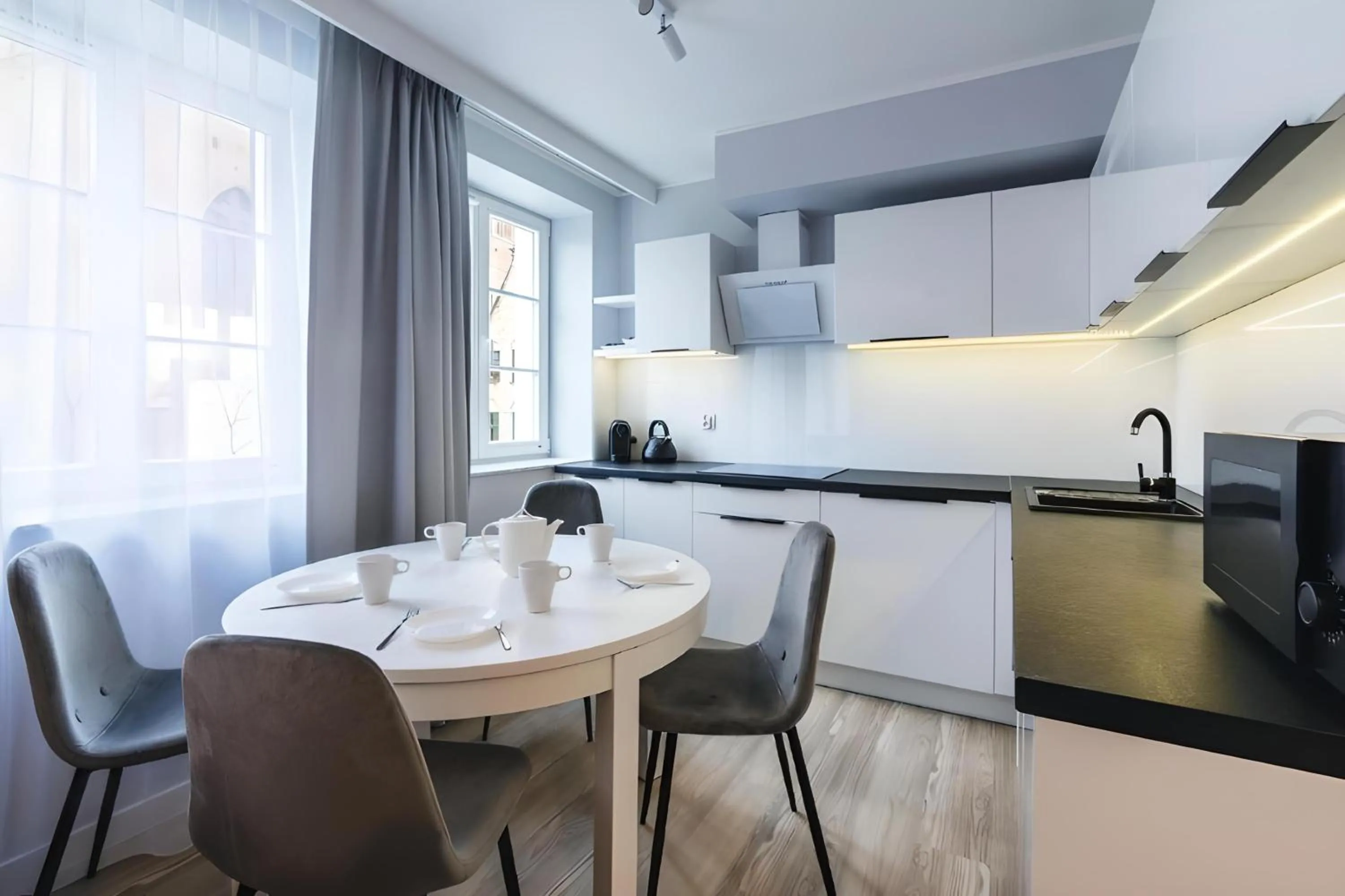 Evening entertainment in Baltic Gdańsk OLD TOWN by St Mary s Church