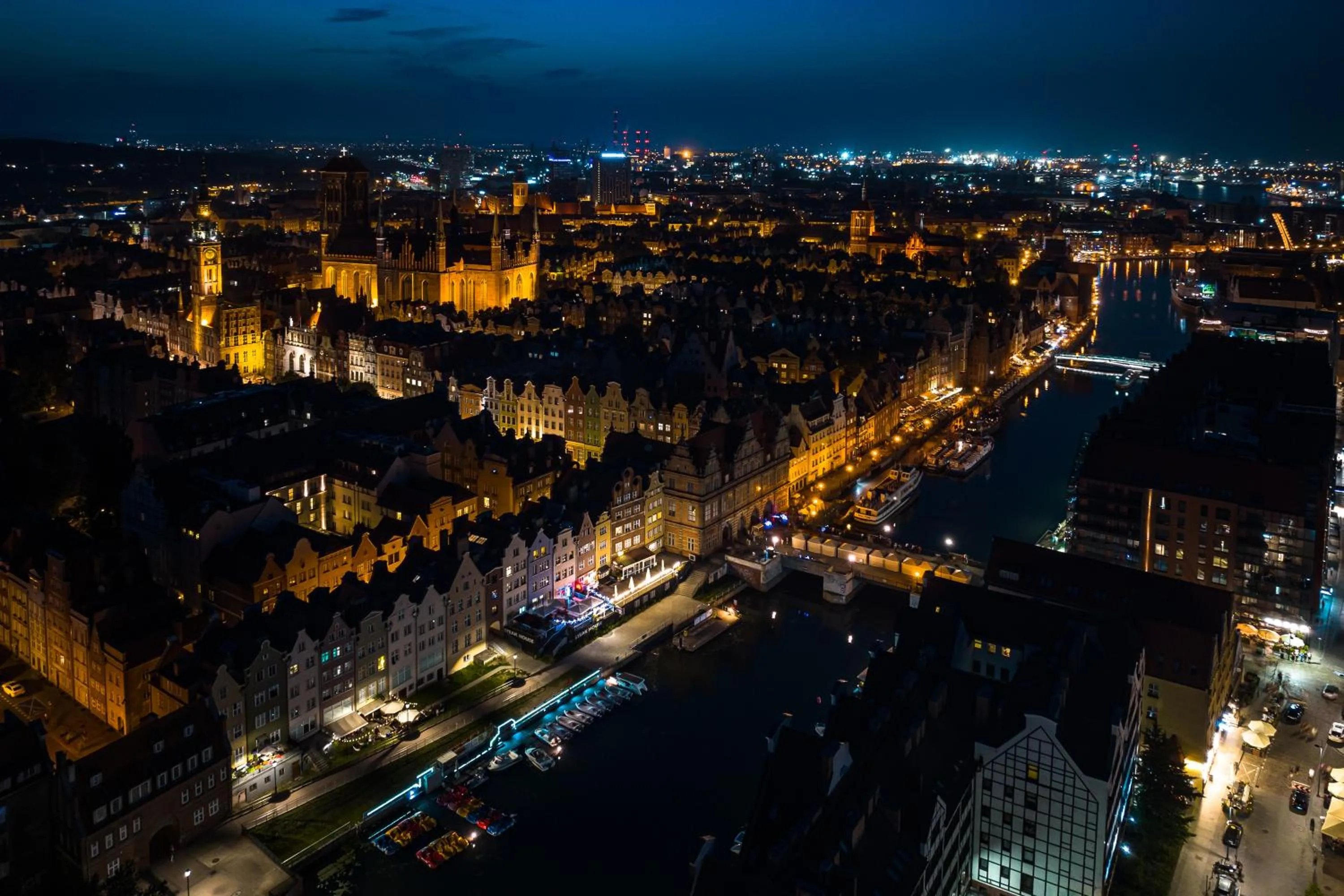 Night in Baltic Gdańsk OLD TOWN by St Mary s Church