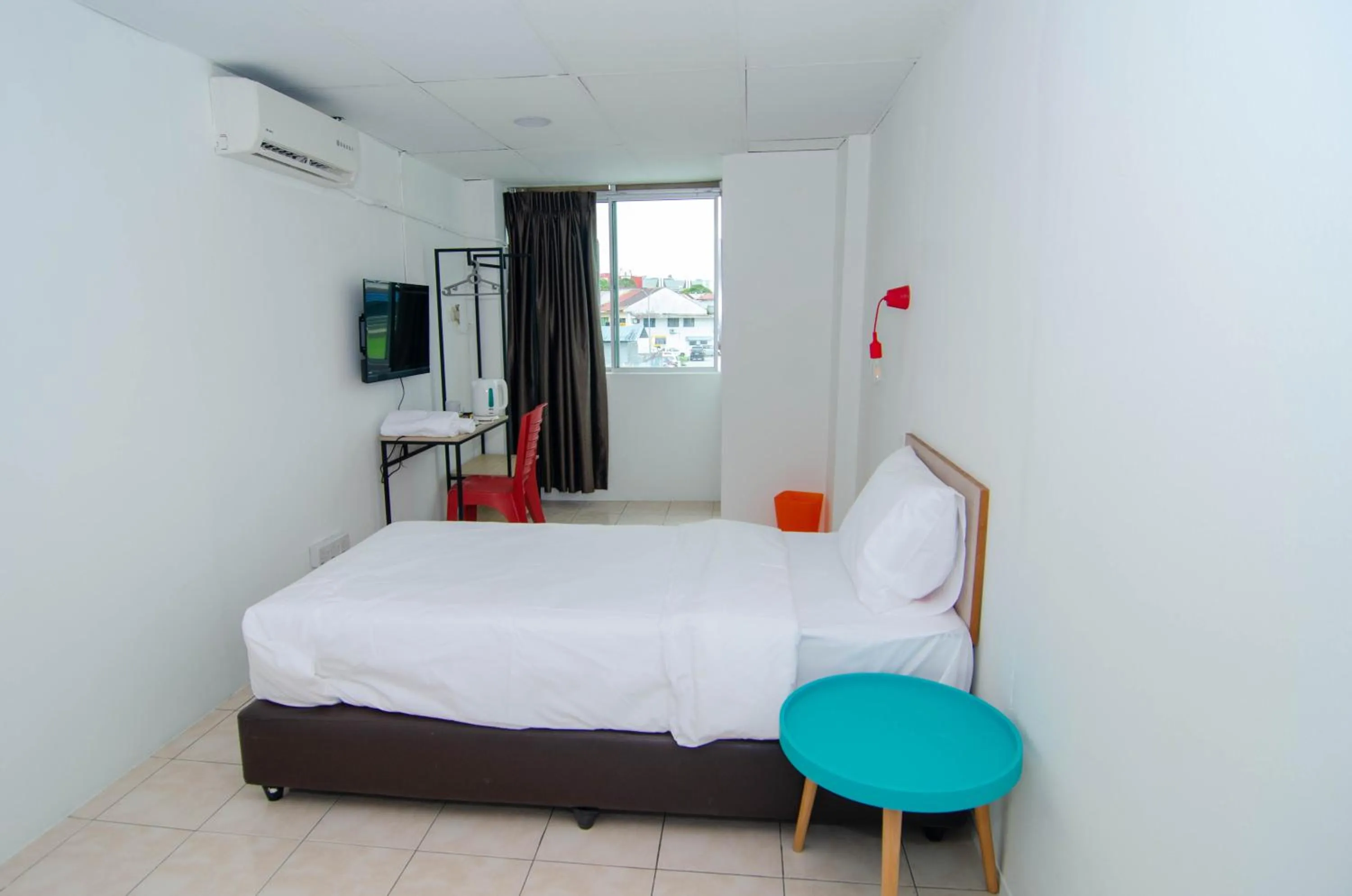 Photo of the whole room, Bed in G Star Motel